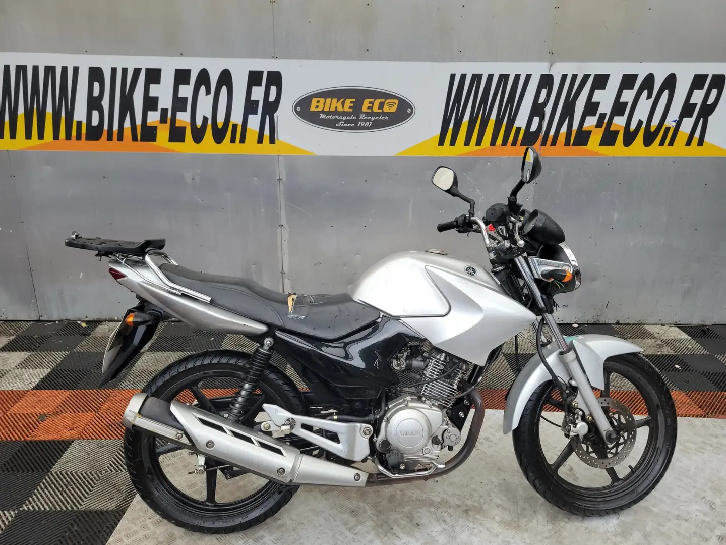 Yamaha YBR 125 Gris - 1