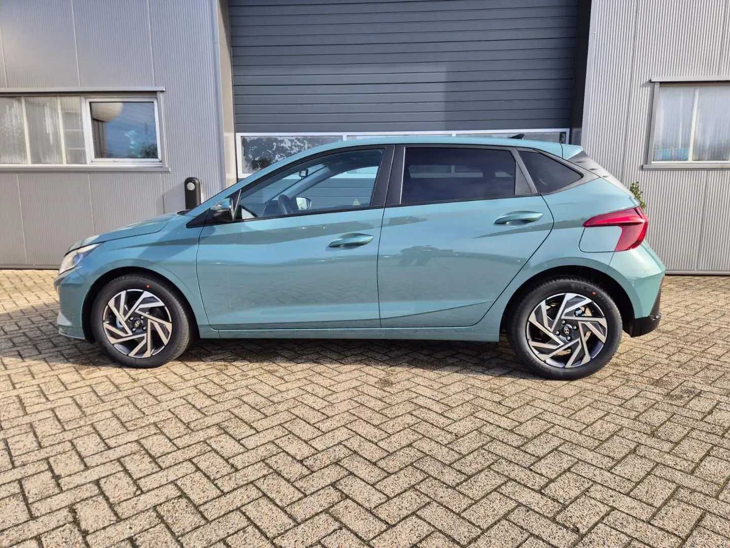 Hyundai i20 1.0 T-GDI 90PS Trend Automatik 5-türig Klimaaut... Grün - 2