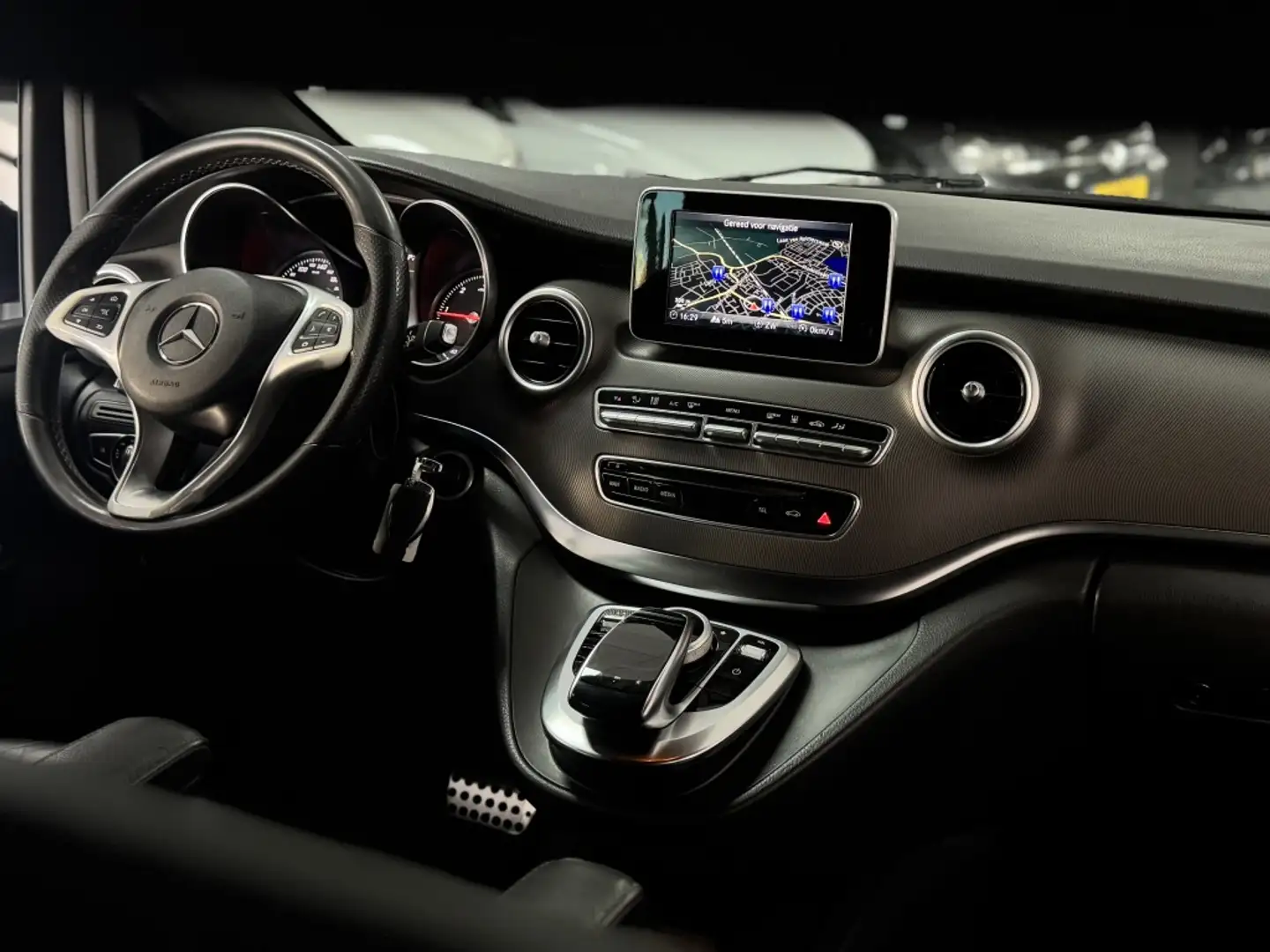 Mercedes-Benz V 250 250d Extra Lang DC Av.Ed 190PK 2018 Schwarz - 2
