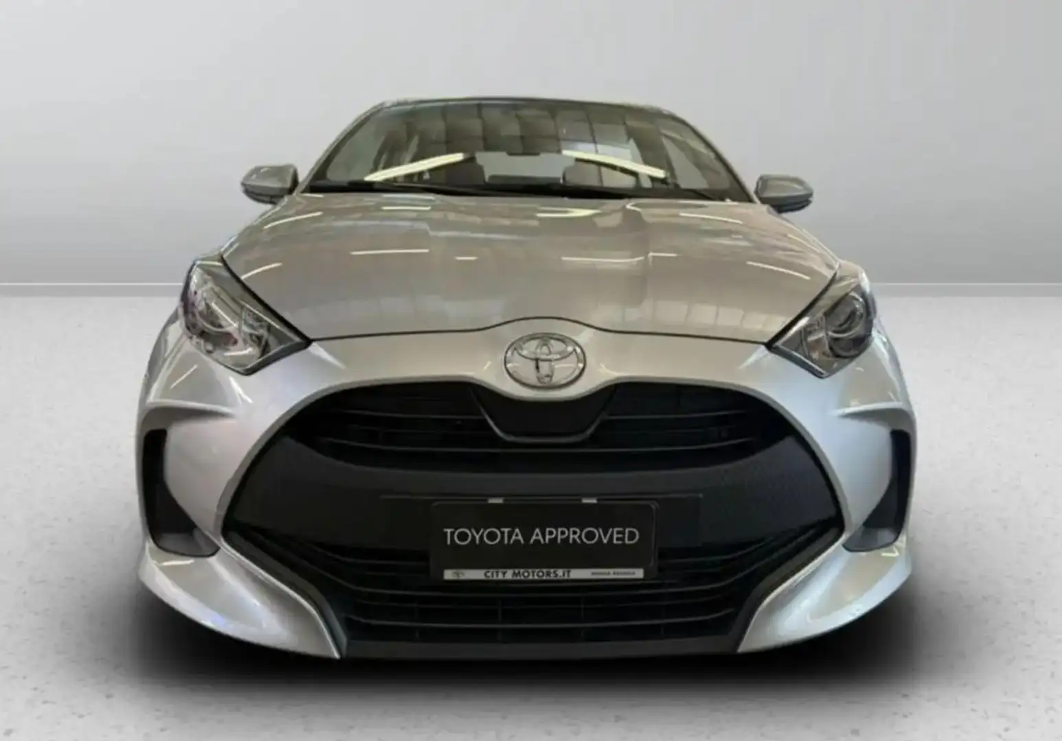 Toyota Yaris 1.5 Hybrid 5 porte Active Argent - 1