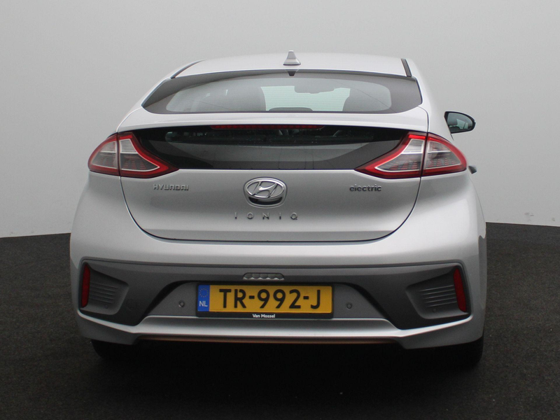 Hyundai IONIQ Premium EV | Schuifdak | Leder | Stoelverwarming | — photo 6