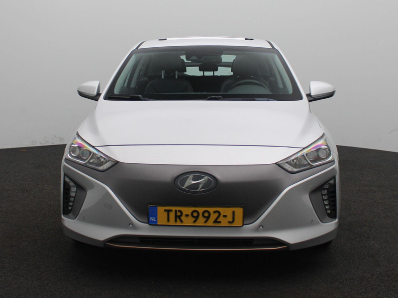 Hyundai IONIQ Premium EV | Schuifdak | Leder | Stoelverwarming | — photo 4