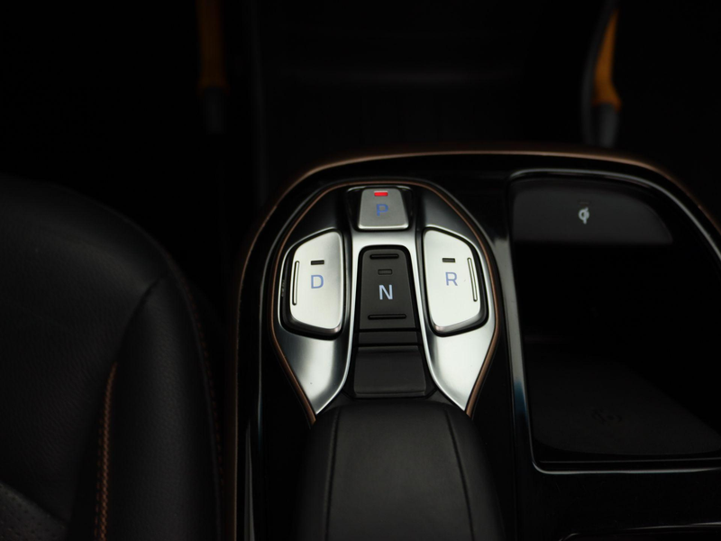 Hyundai IONIQ Premium EV | Schuifdak | Leder | Stoelverwarming | — photo 12