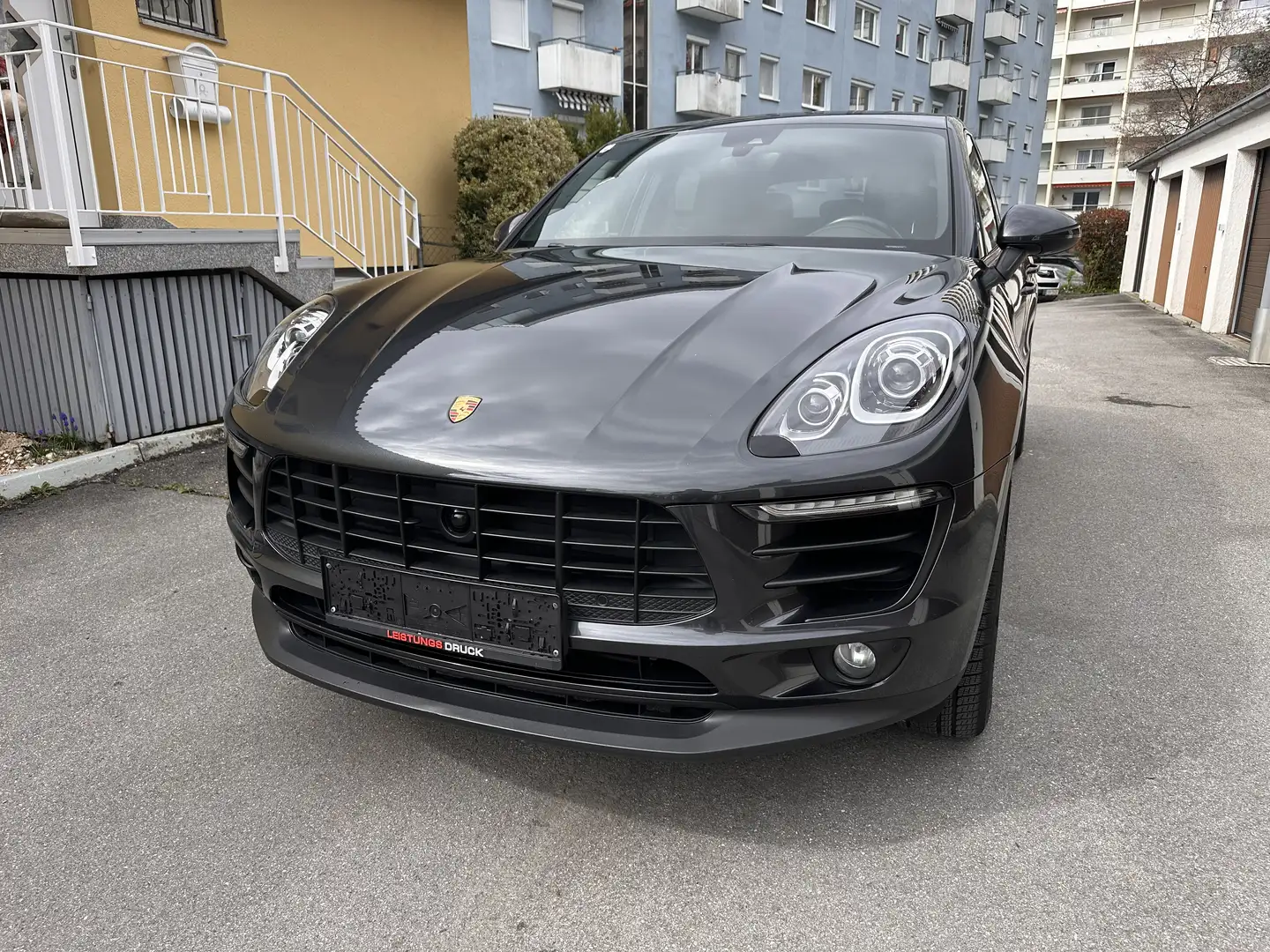 Porsche Macan S 3,0 20“ BiXenon Kurvenlicht AHK Sitzlüftung Navi Grau - 2