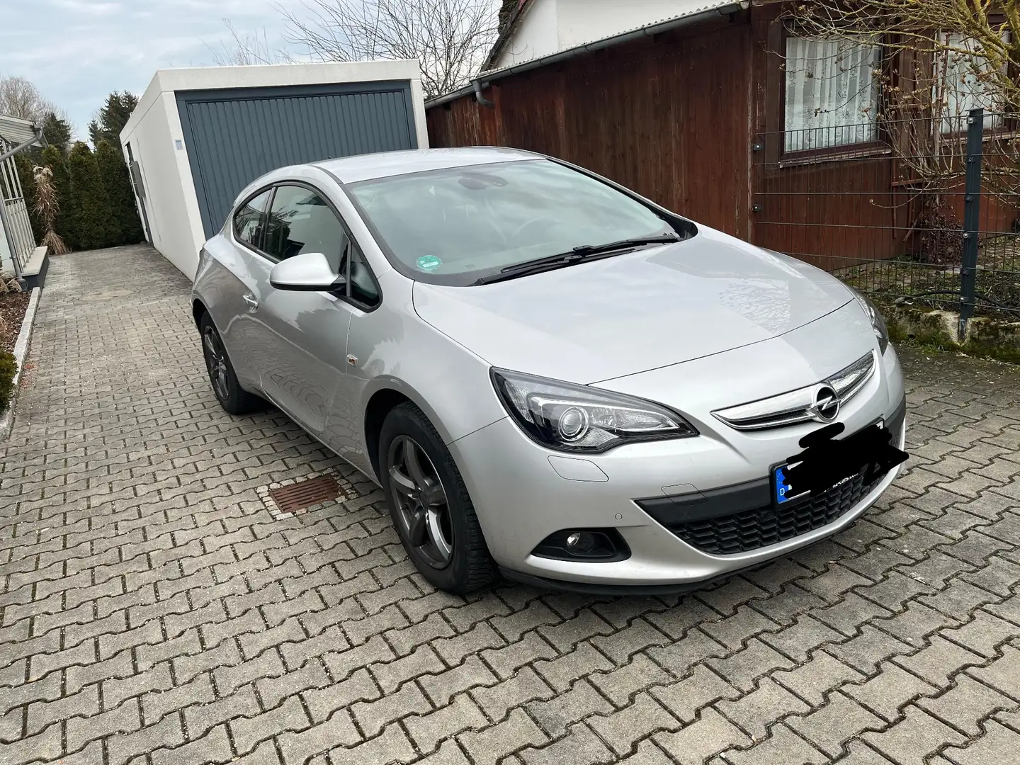 Opel Astra GTC J 1.6l ECOTEC Turbo ecoFLEX Silber - 2
