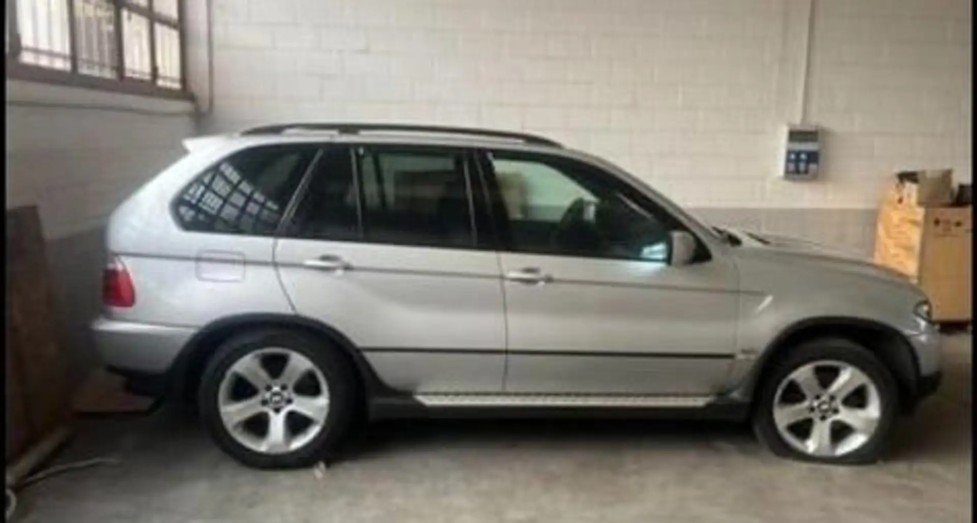 BMW X5 srebrna - 1