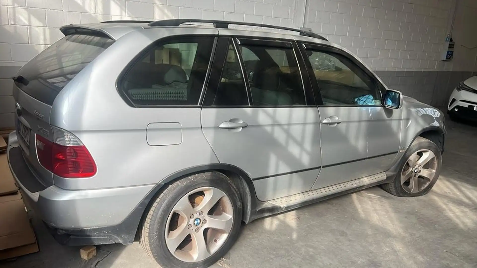 BMW X5 srebrna - 2