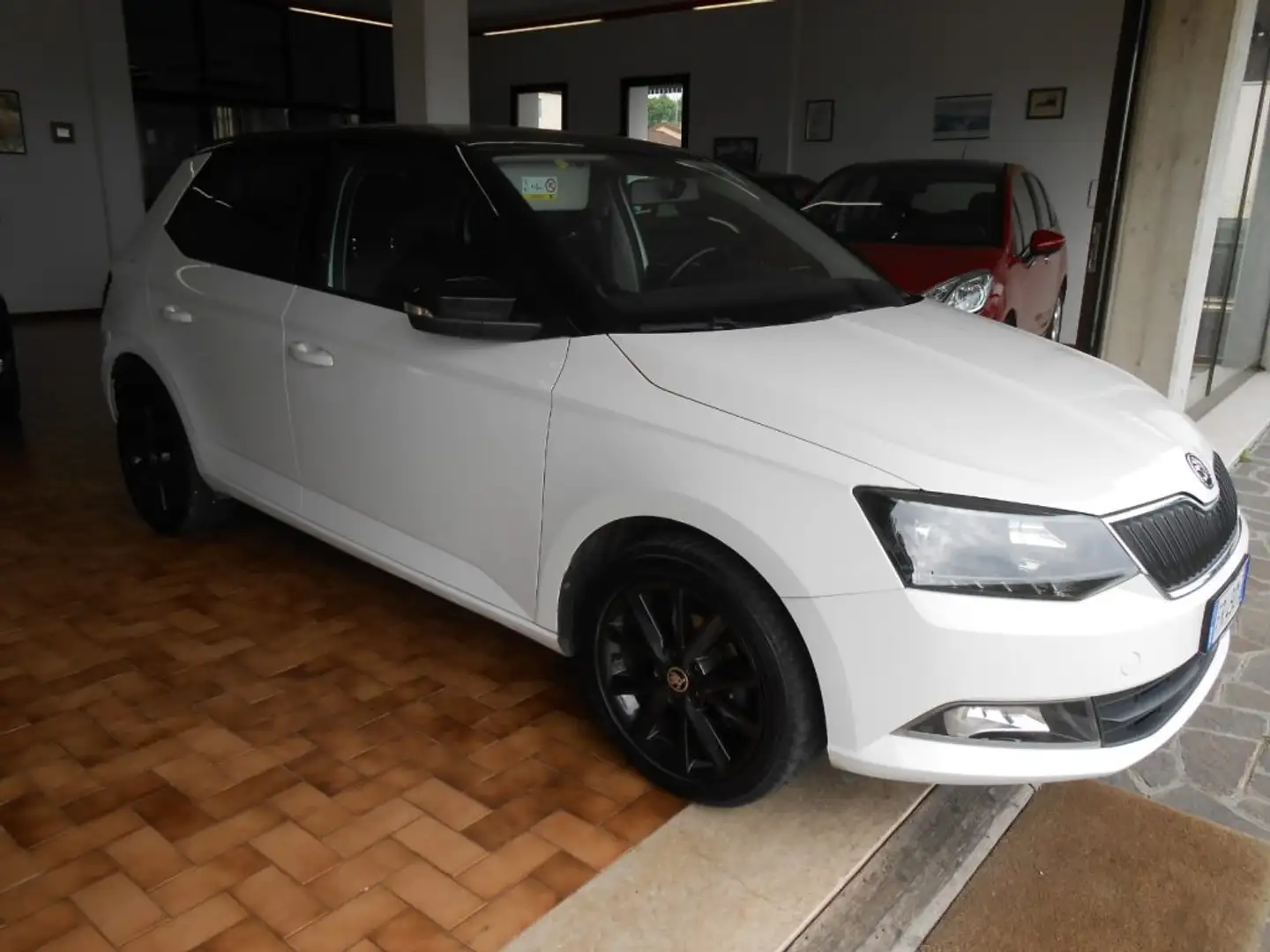 Skoda Fabia 1.0 MPI 60 CV Twin Color Bianco - 2