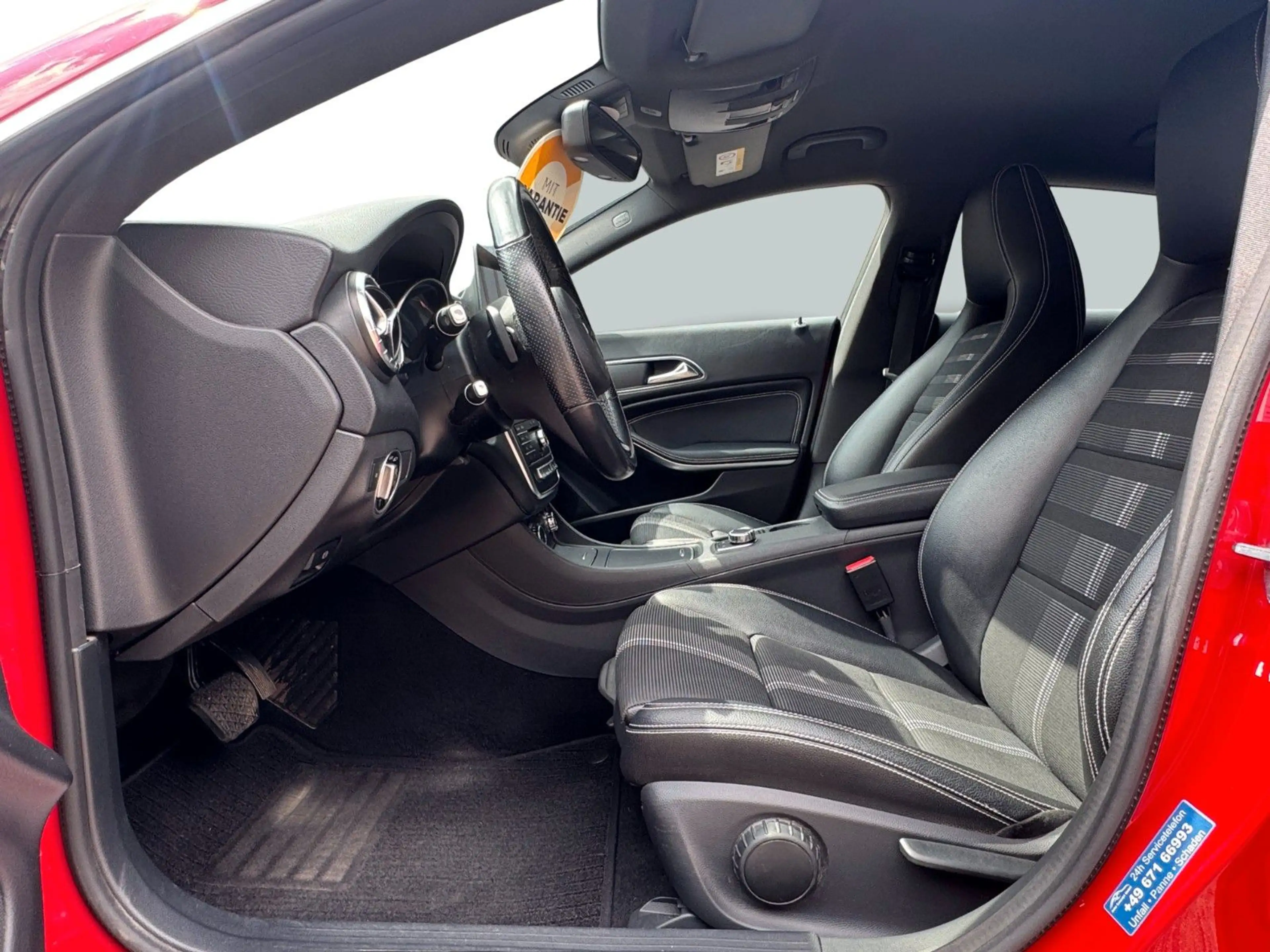 Mercedes-Benz CLA 200 *Urban*Navi*ParkAssist* — photo 12