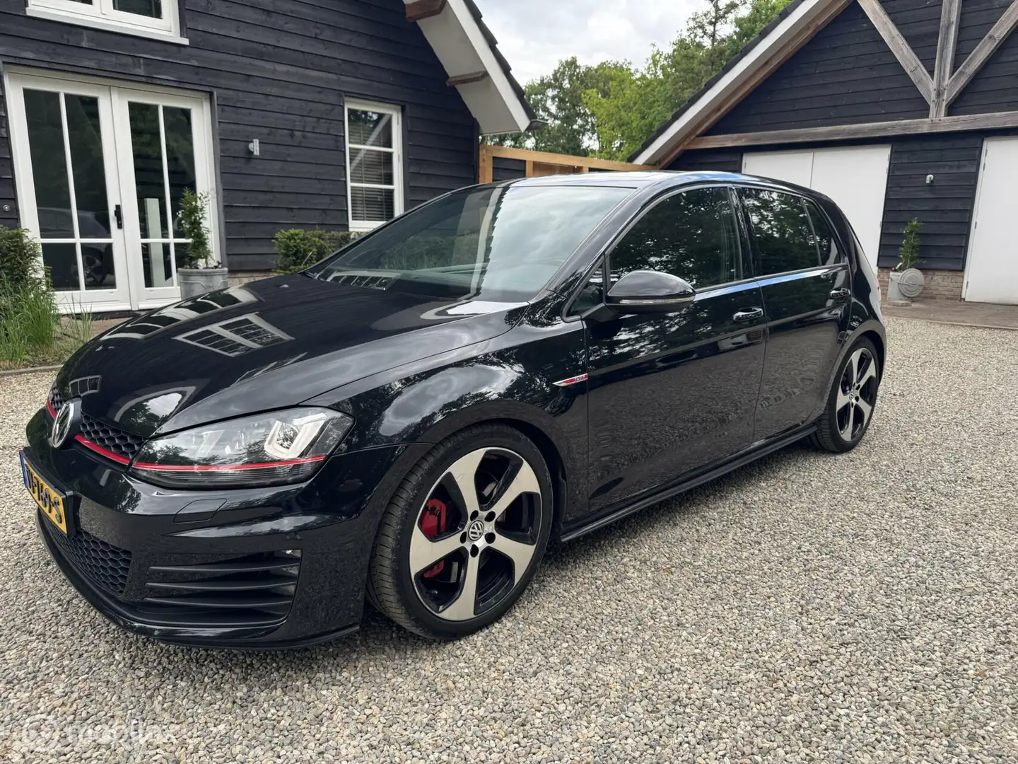 Volkswagen Golf GTI 2.0 TSI Performance Automaat Zwart - 1
