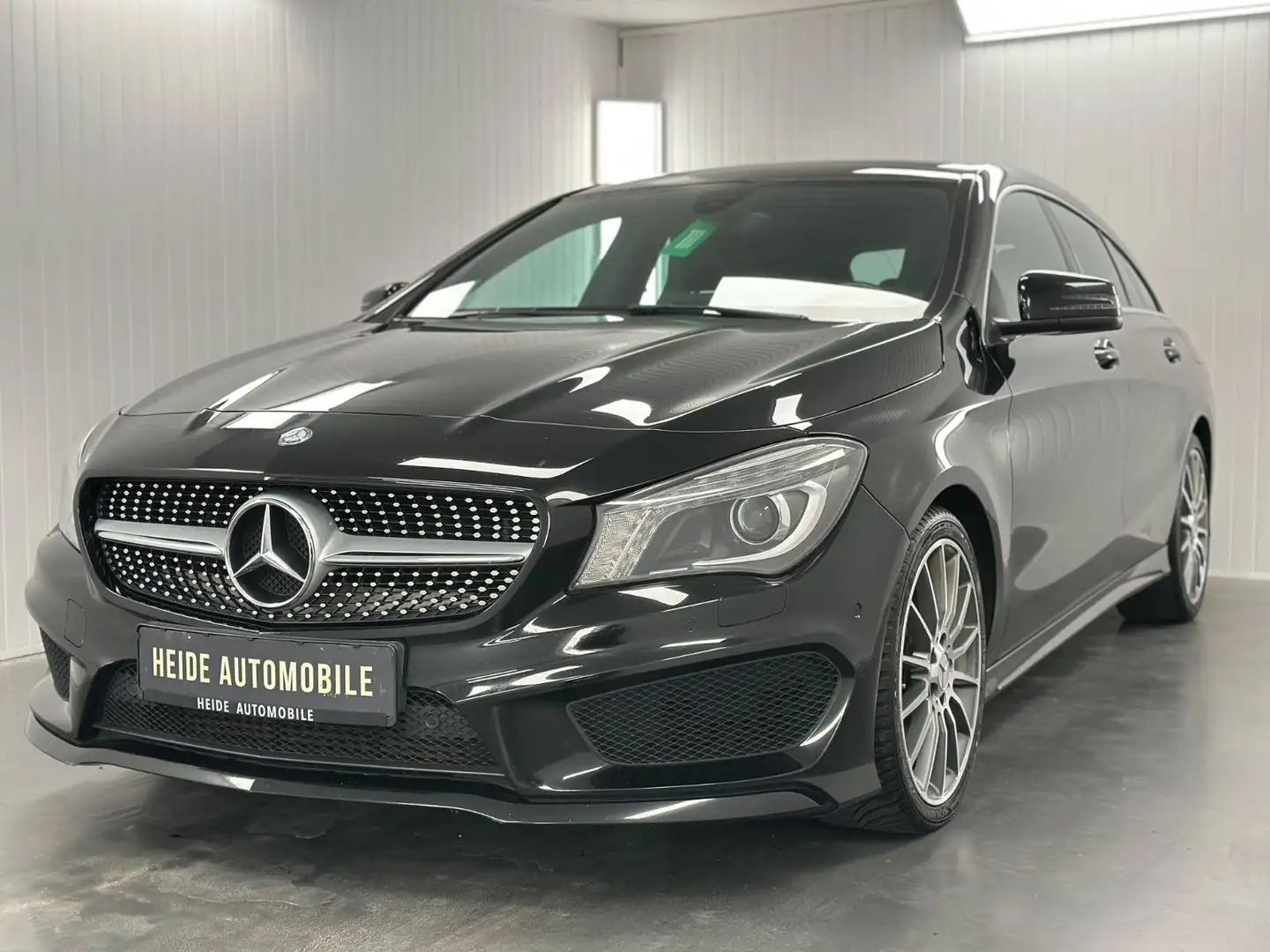 Mercedes-Benz CLA 220 Shooting Brake Amg-Line Automatik Schwarz - 1