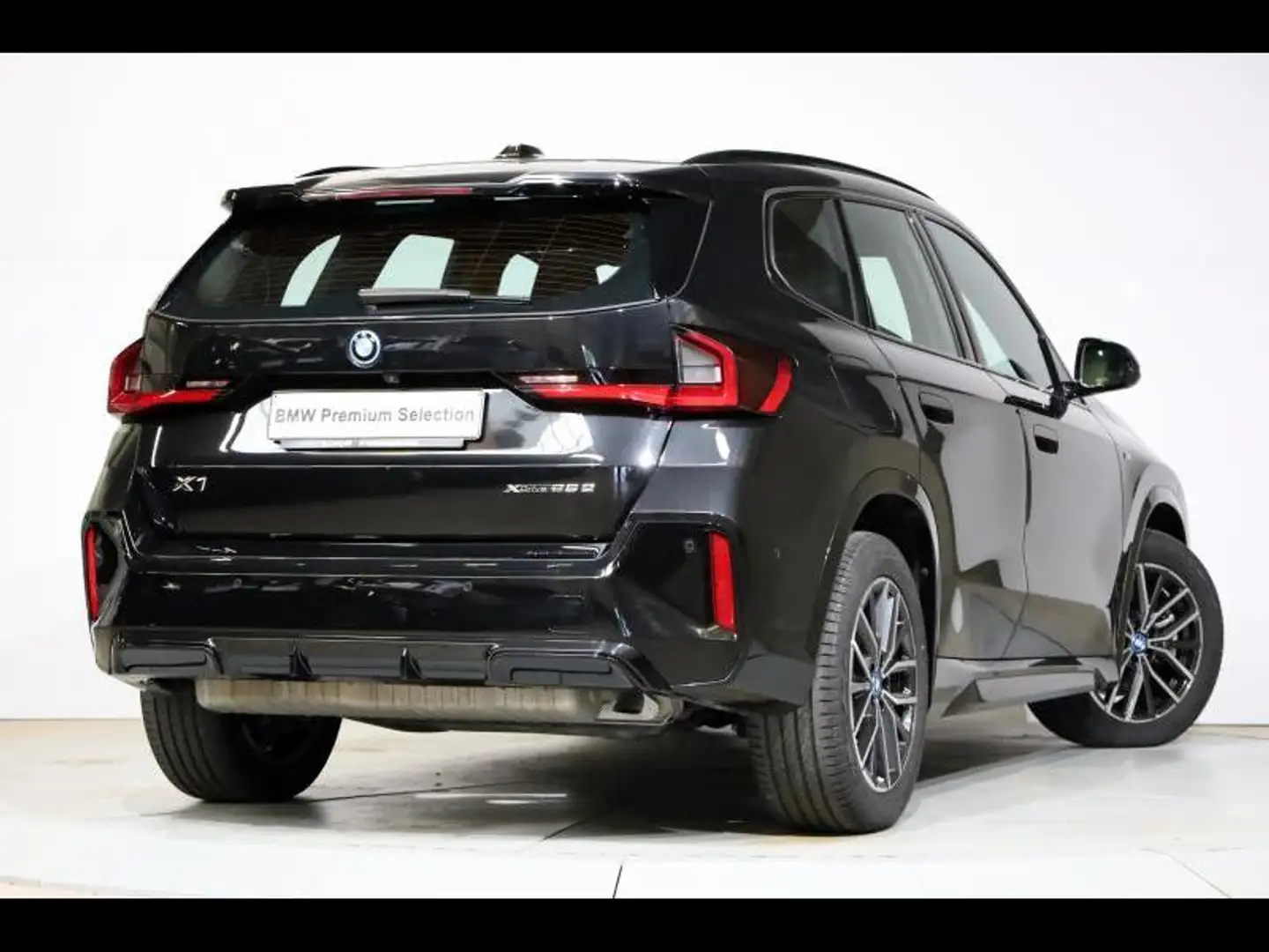 BMW X1 xDrive25e Kit M Sport Schwarz - 2