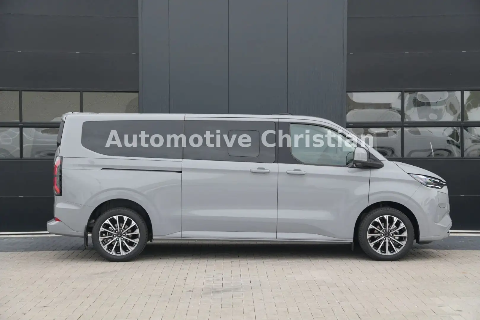 FORD Tourneo
