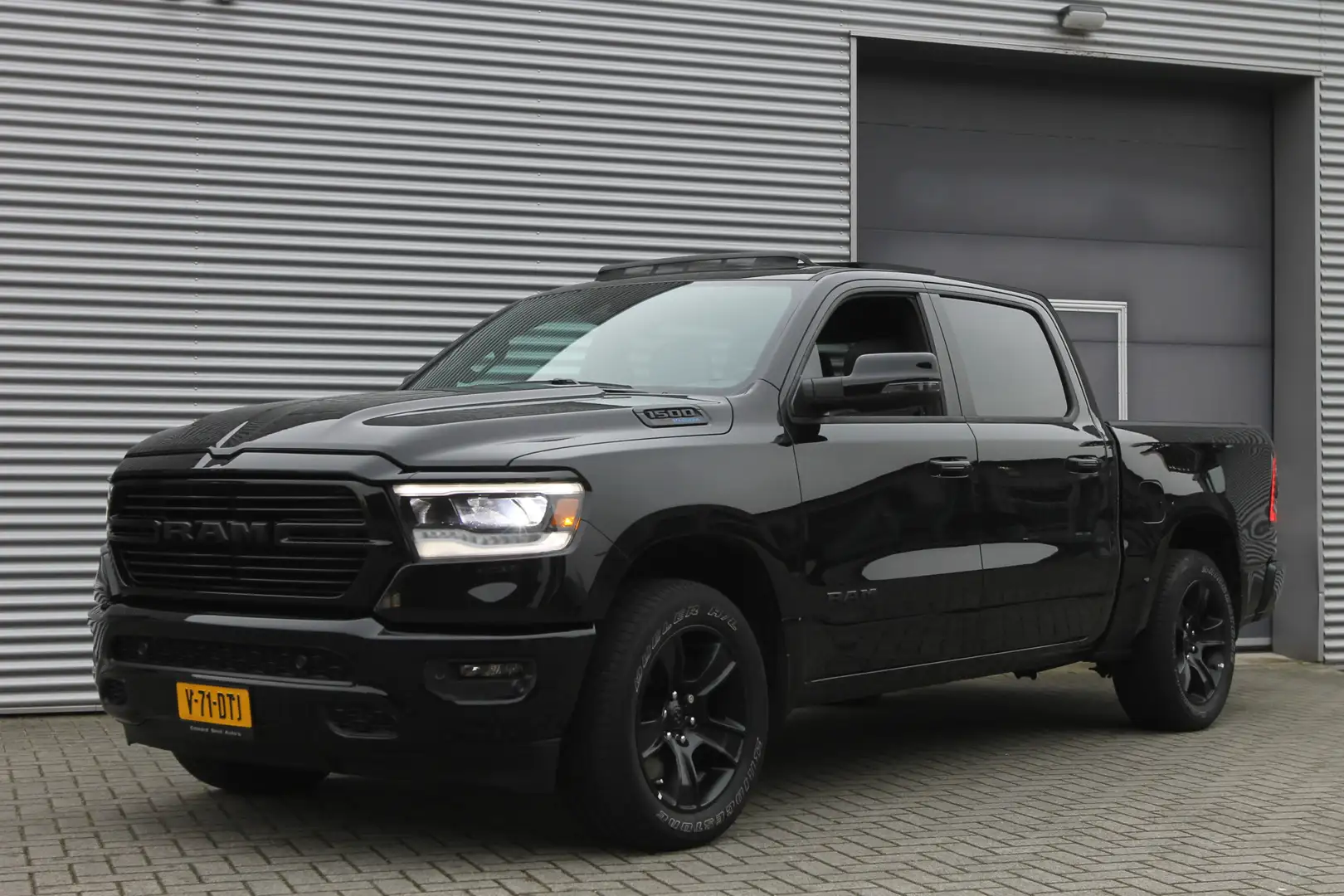 Dodge RAM 1500 5.7 V8 4x4 Crew Cab Sport I LPG I CARPLAY I C Noir - 1