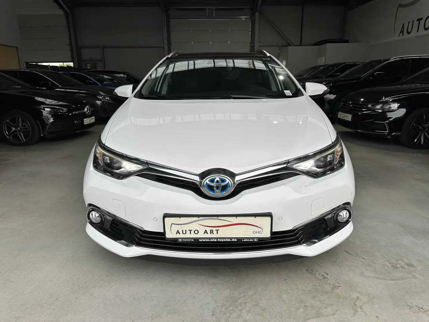 Toyota Auris Hybrid Executive SHZ Navi Pano DAB Blanc - 2