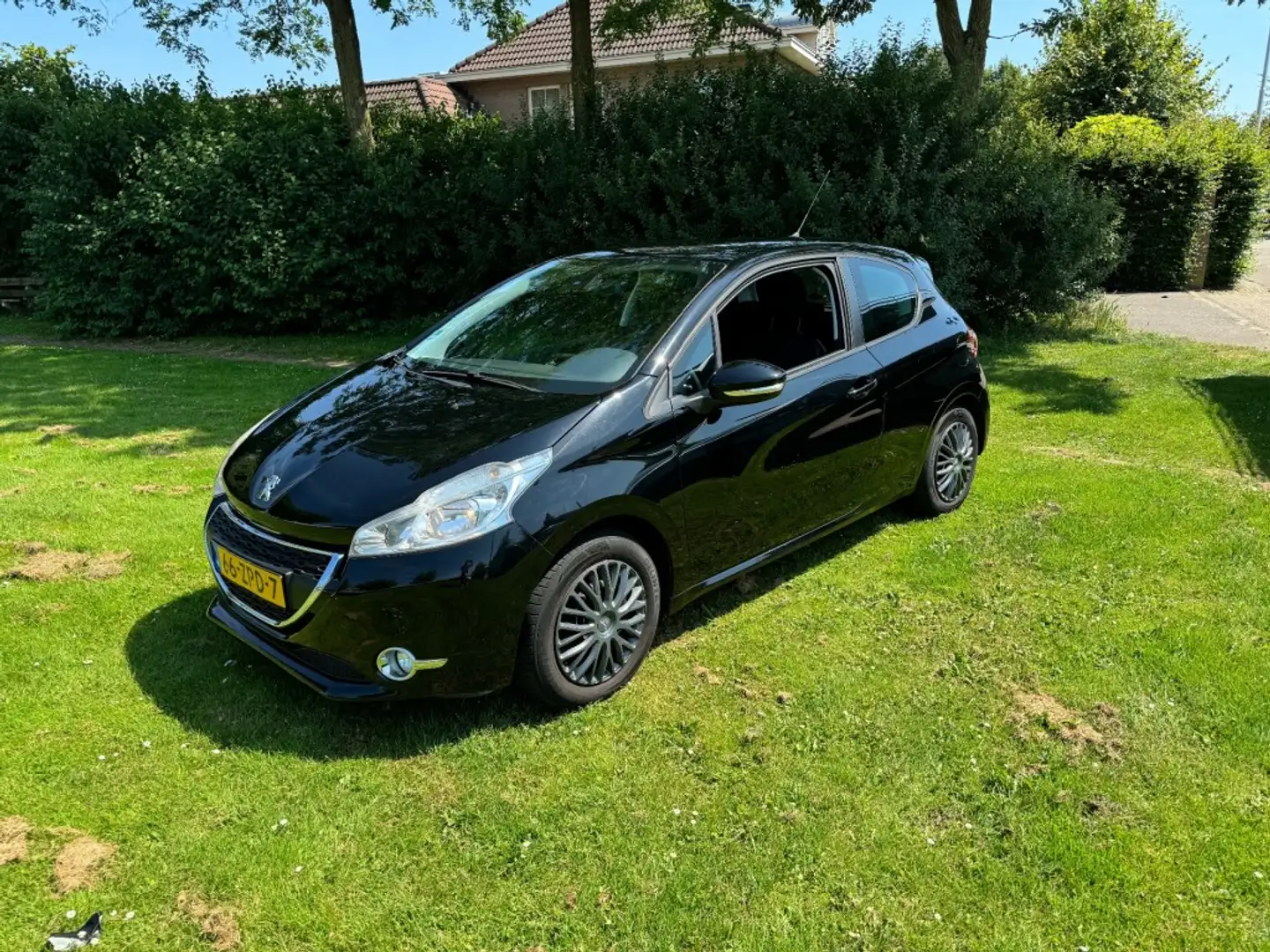 Peugeot 208 1.2 3drs meeneem/exportprijs - tekst lezen! Schwarz - 1