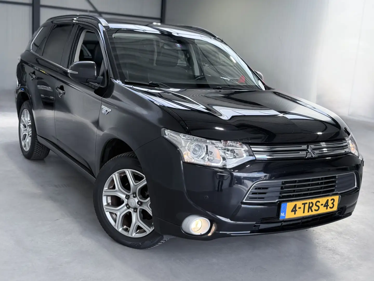 Mitsubishi Outlander 2.0 PHEV Exec. Edition NL auto Zwart - 1