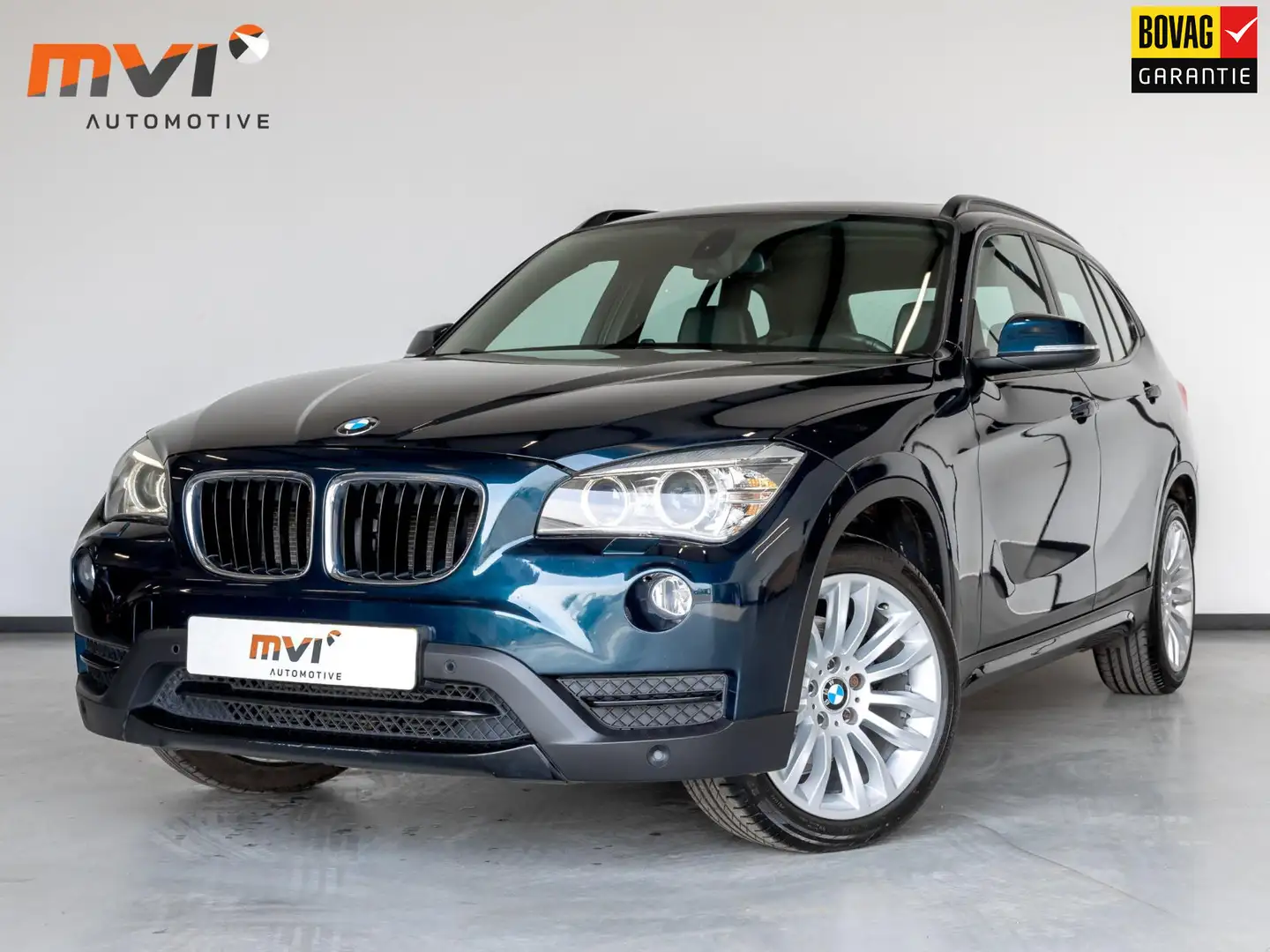BMW X1 XDrive28i High Executive / 245pk / Leder / Panoram Albastru - 1