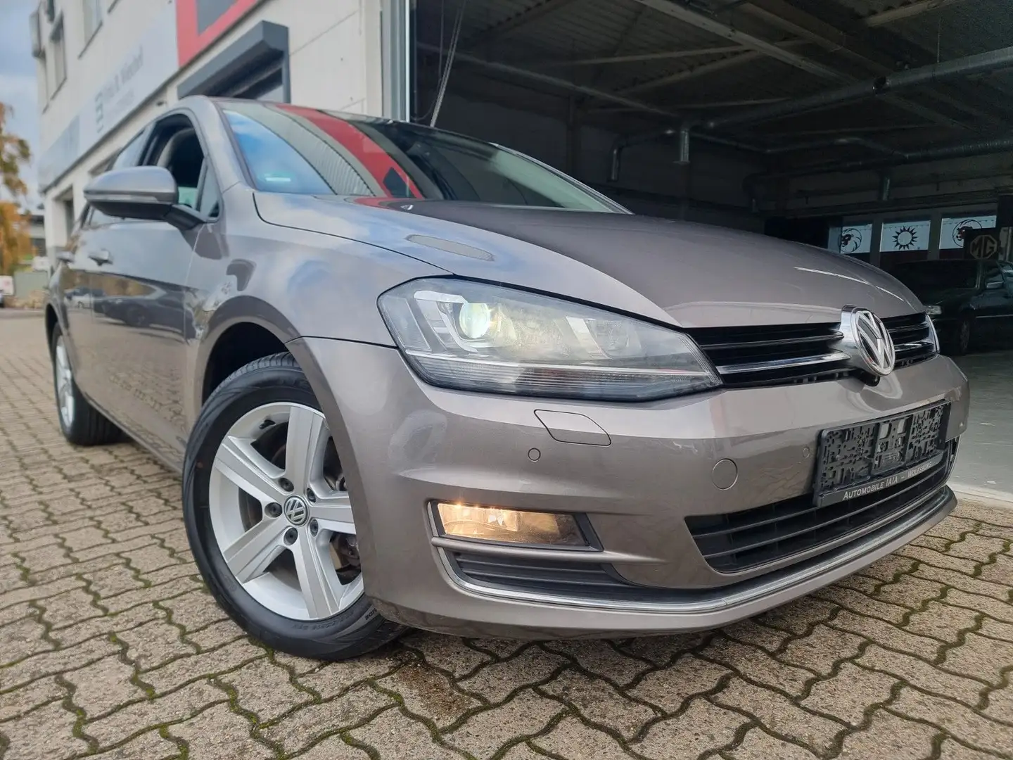 Volkswagen Golf 1.4 16V Highline BMT/Xenon/AHK/8x Bereift/S Grau - 1