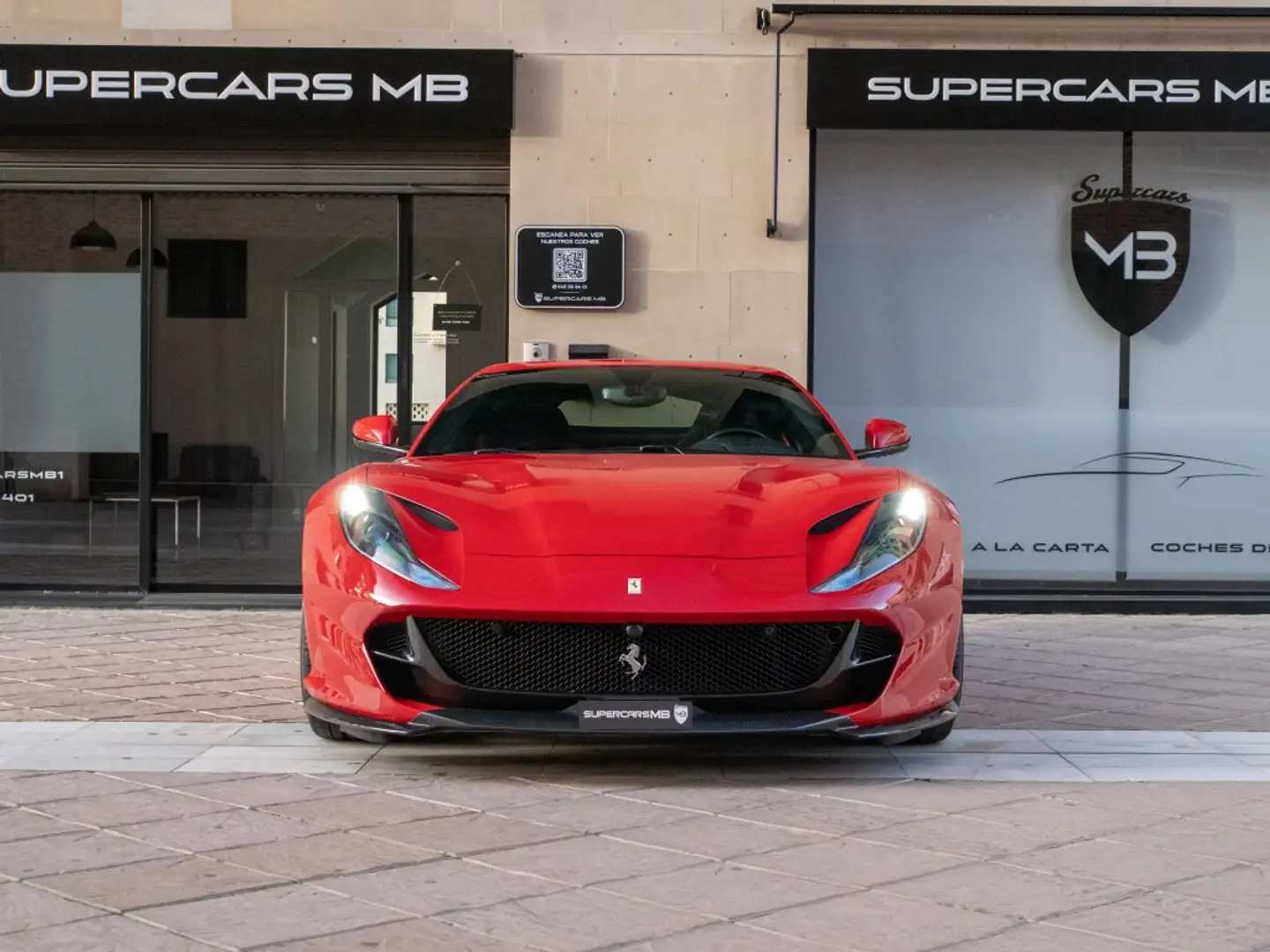 Ferrari 812 Superfast Rojo - 2