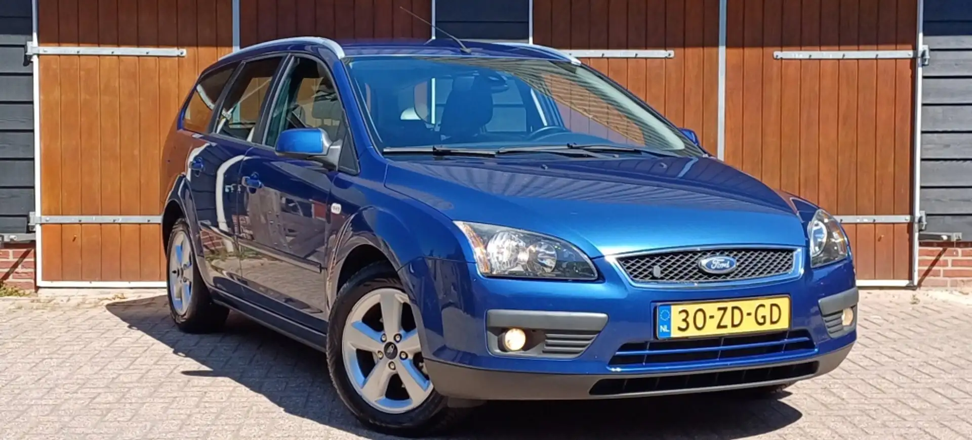 Ford Focus Wagon 1.8-16V Amb, Trekhaak, Airco, Cruise control Blauw - 1