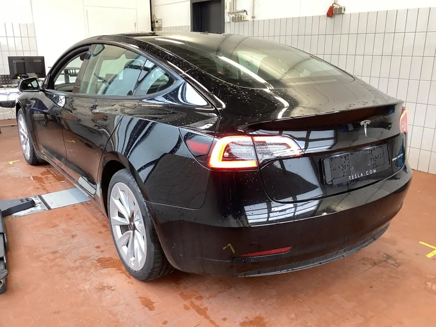 Tesla Model 3 Allradantrieb mit Dualmotor Long Range Navi Glasda Blau - 2