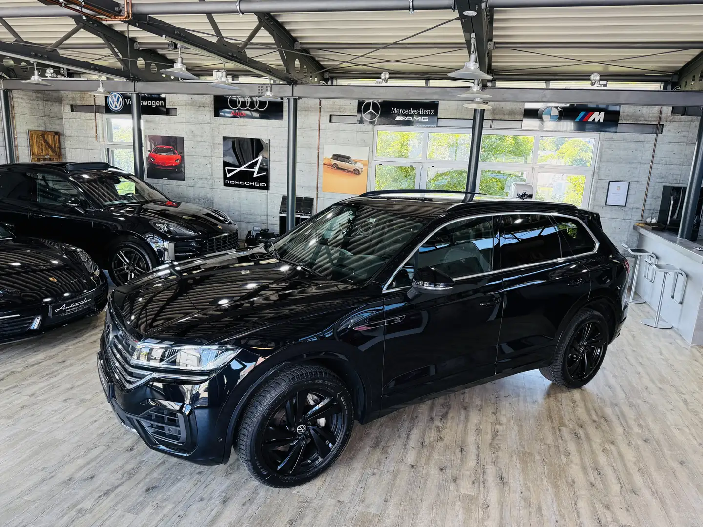 Volkswagen Touareg R-Line 4Motion*AHK*LED*DYNAUDIO*HUD* Schwarz - 2