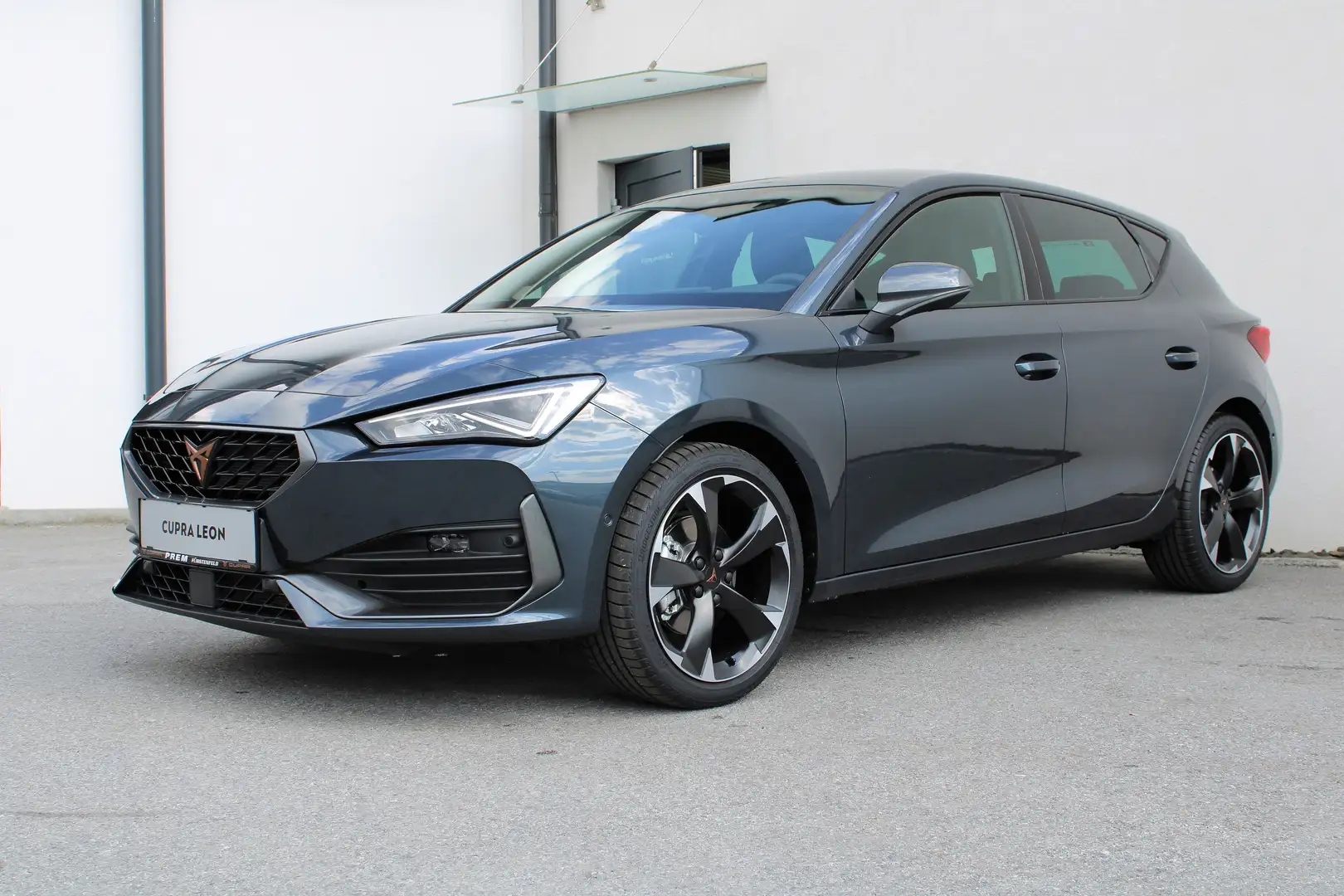 CUPRA Leon 1.5 TSI 150 PS ACT mit perfekter Mehrausstattung! Grau - 2