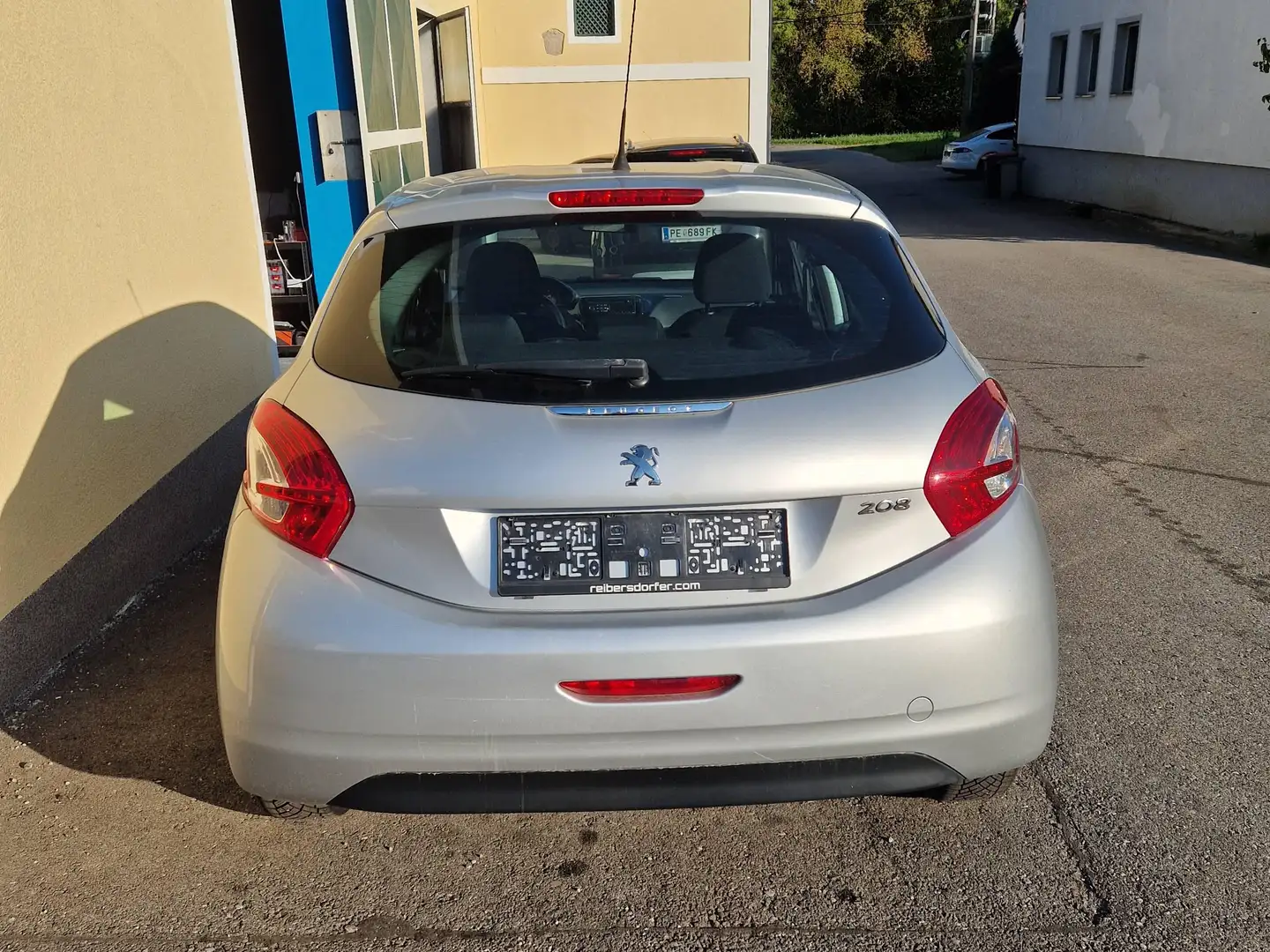 Peugeot 208 208 Active Silber - 2