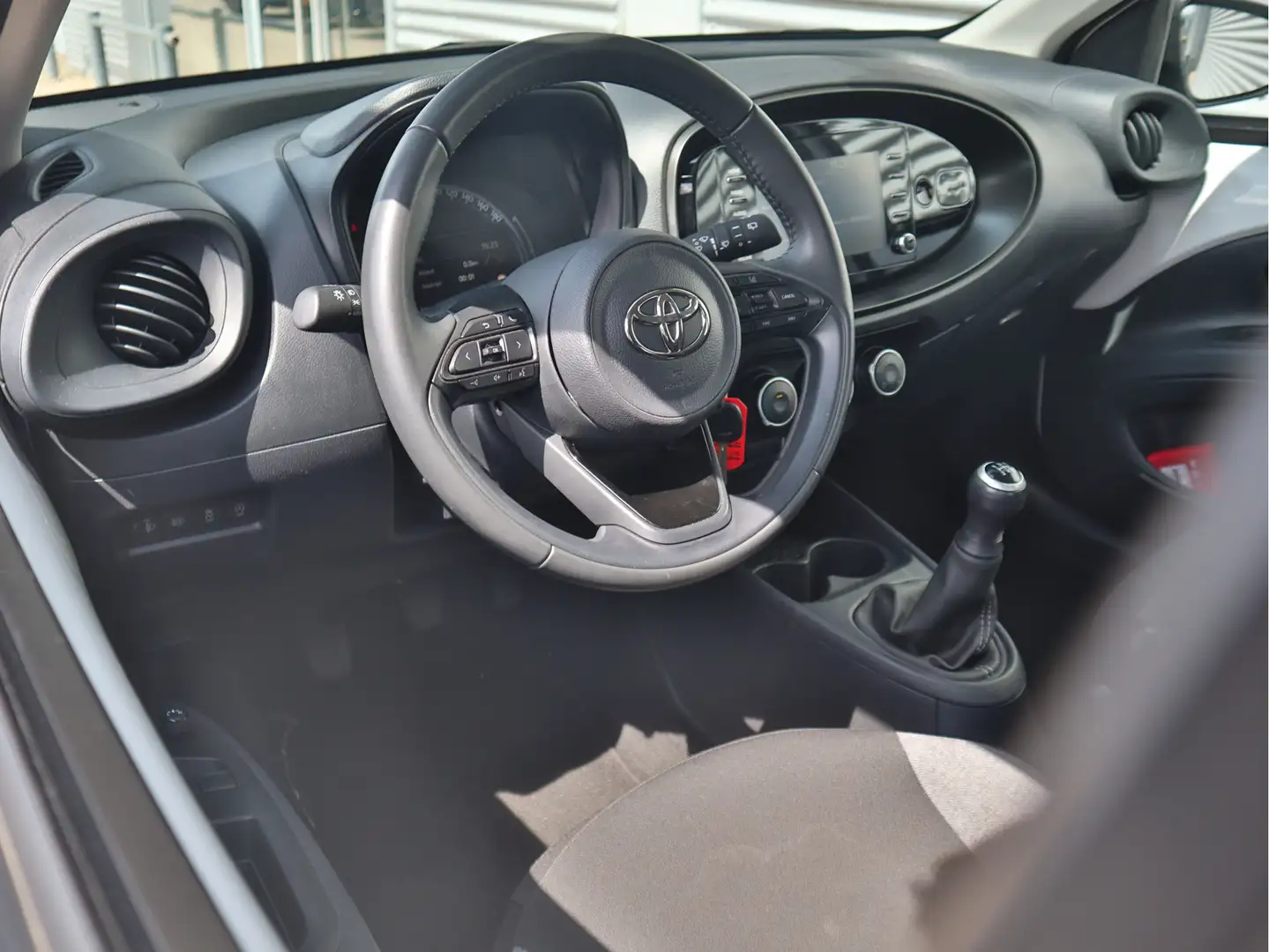 Toyota Aygo X 1.0 VVT-i MT Play | Airco | Camera | Bluetooth | D Wit - 2