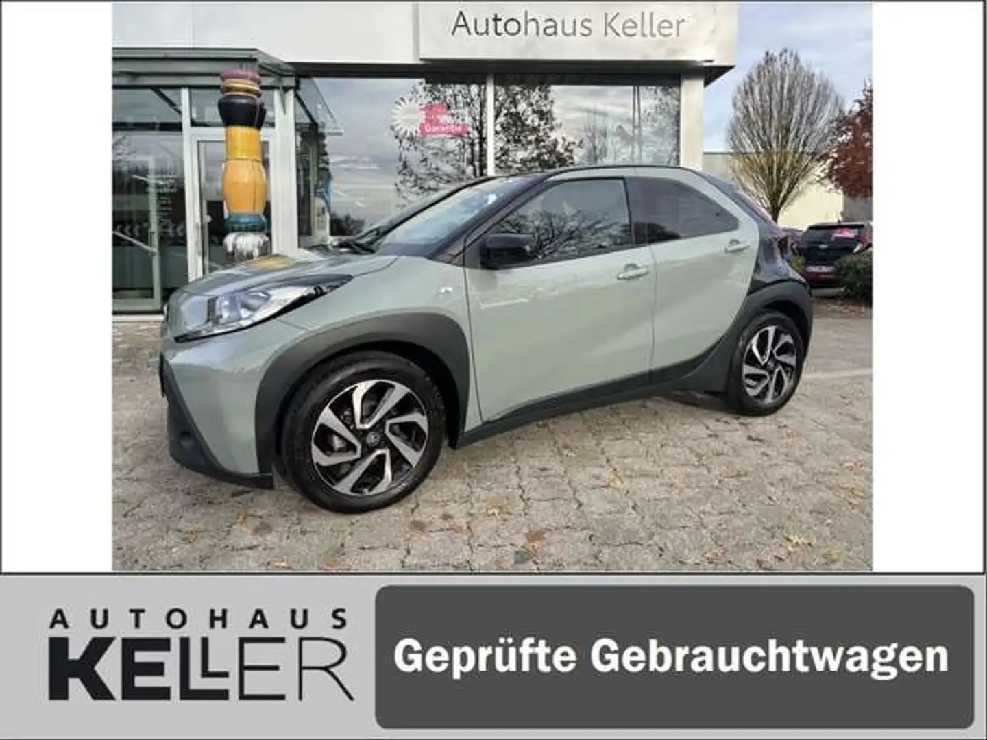 Toyota Aygo X Teamplayer Grau - 1