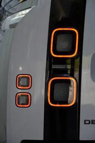 Land Rover Defender Defender 2.0PHEV X Dyn SE DAB AHK Ansicht 8