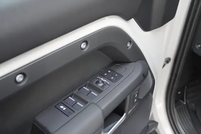 Land Rover Defender Defender 2.0PHEV X Dyn SE DAB AHK Ansicht 11