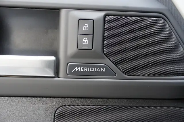 Land Rover Defender Defender 2.0PHEV X Dyn SE DAB AHK Ansicht 12