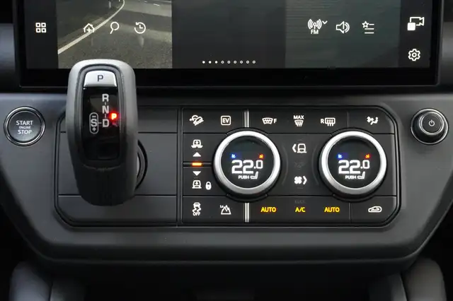 Land Rover Defender Defender 2.0PHEV X Dyn SE DAB AHK Ansicht 23