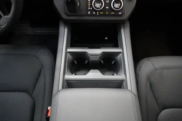 Land Rover Defender Defender 2.0PHEV X Dyn SE DAB AHK Ansicht 24