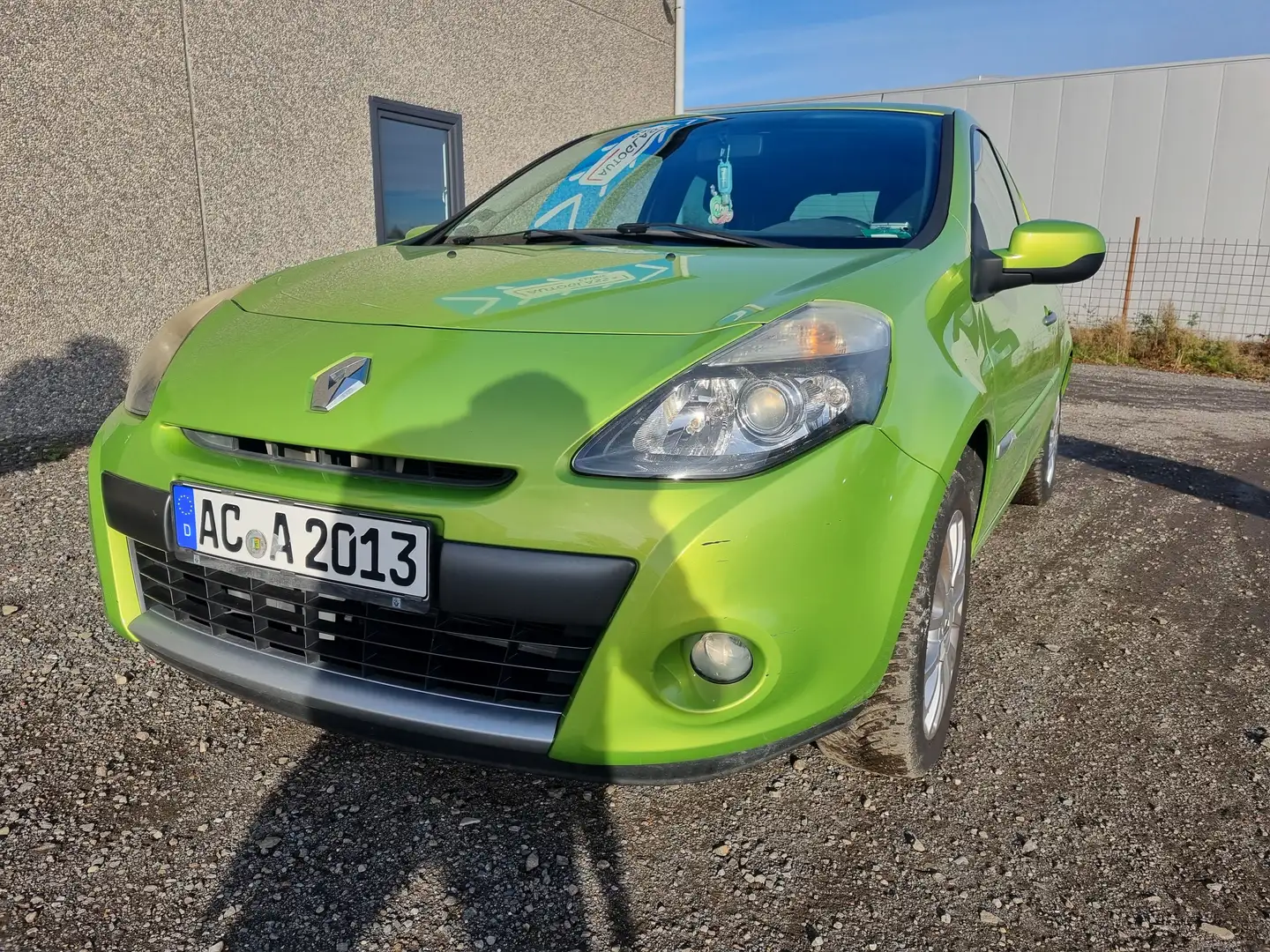 Renault Clio Clio  3-Türer 1.2 16V 75 Dynamique Grün - 1