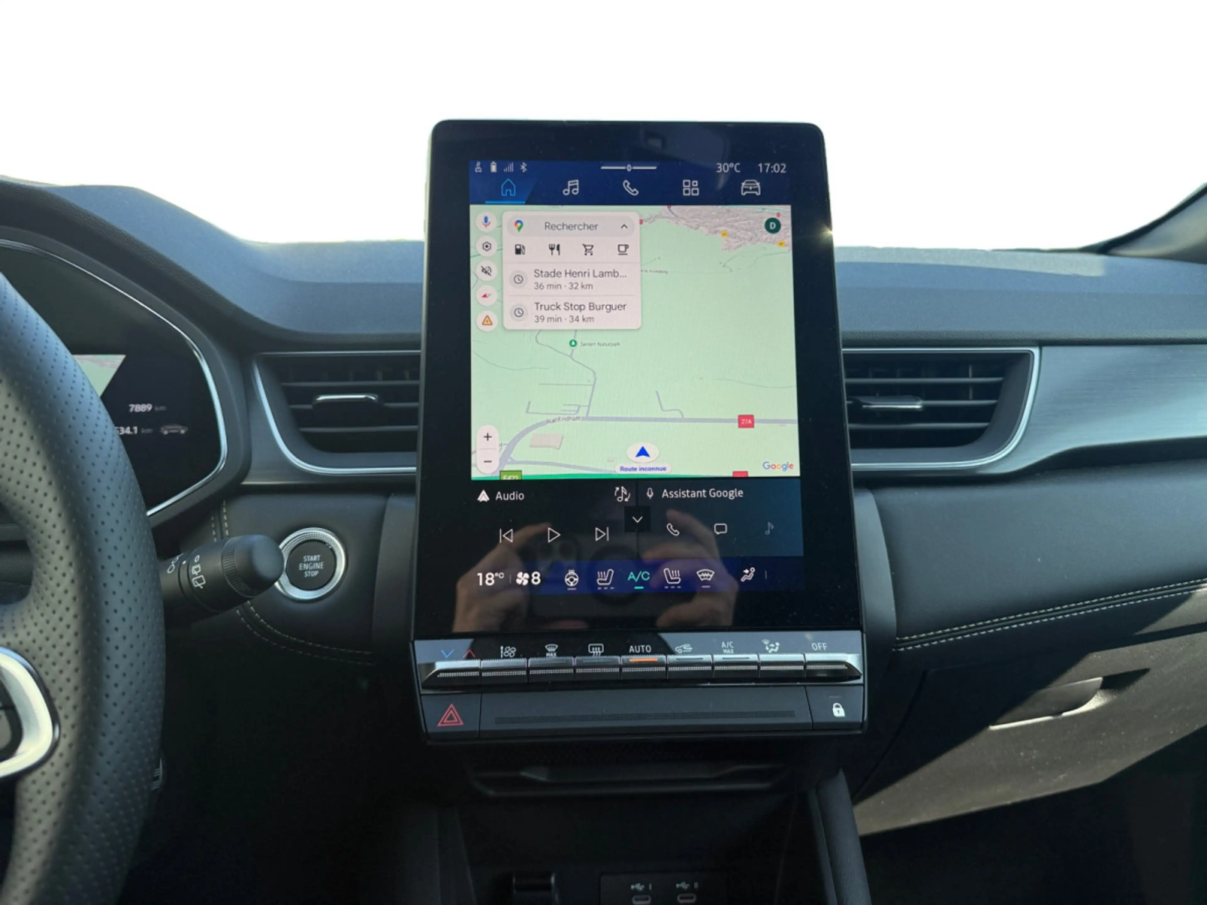 Renault Symbioz Iconic E-Tech full hybrid 145 hp — photo 8