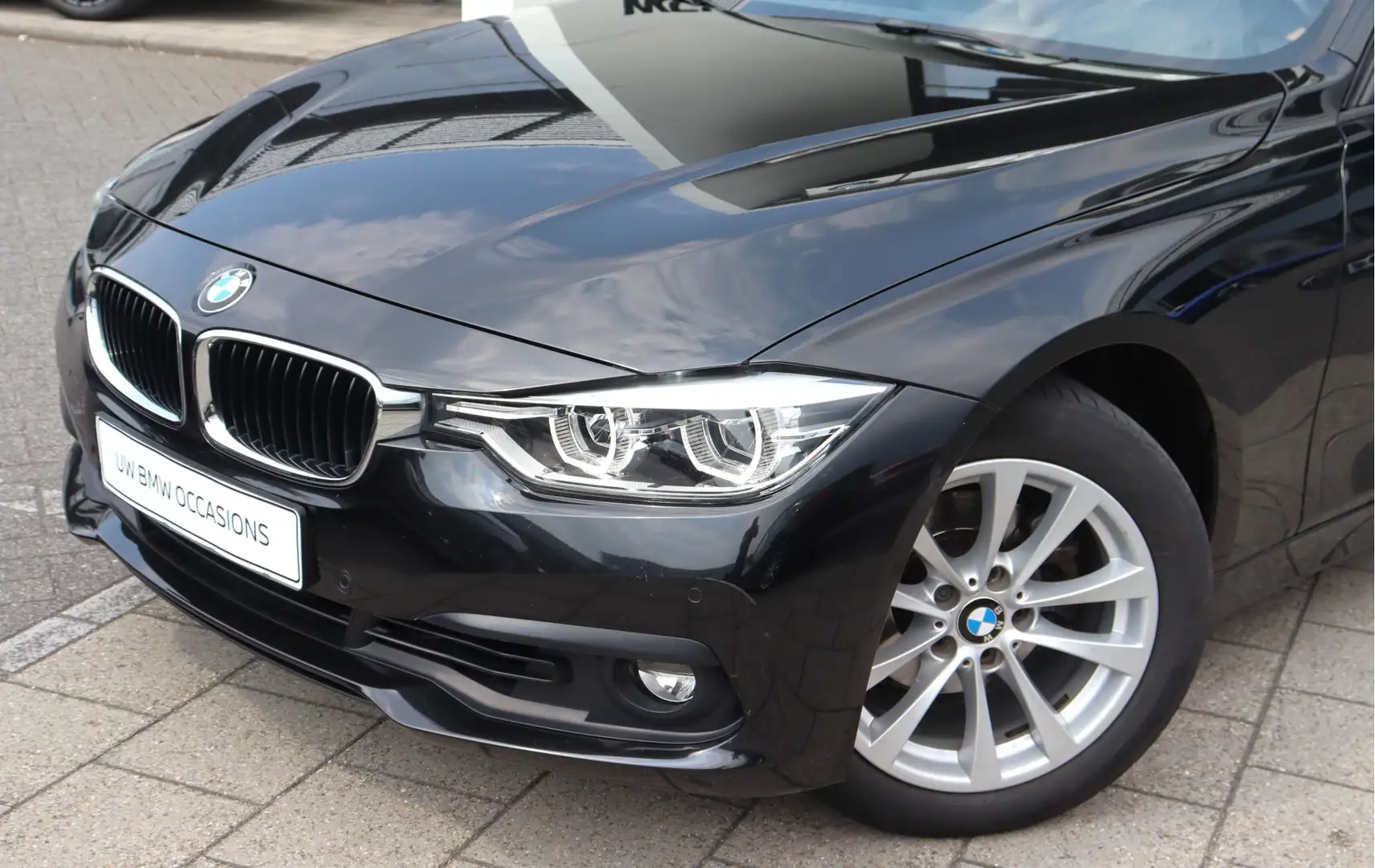 BMW 320 3 Serie 320i High Executive Automaat / LED / Navig Zwart - 2