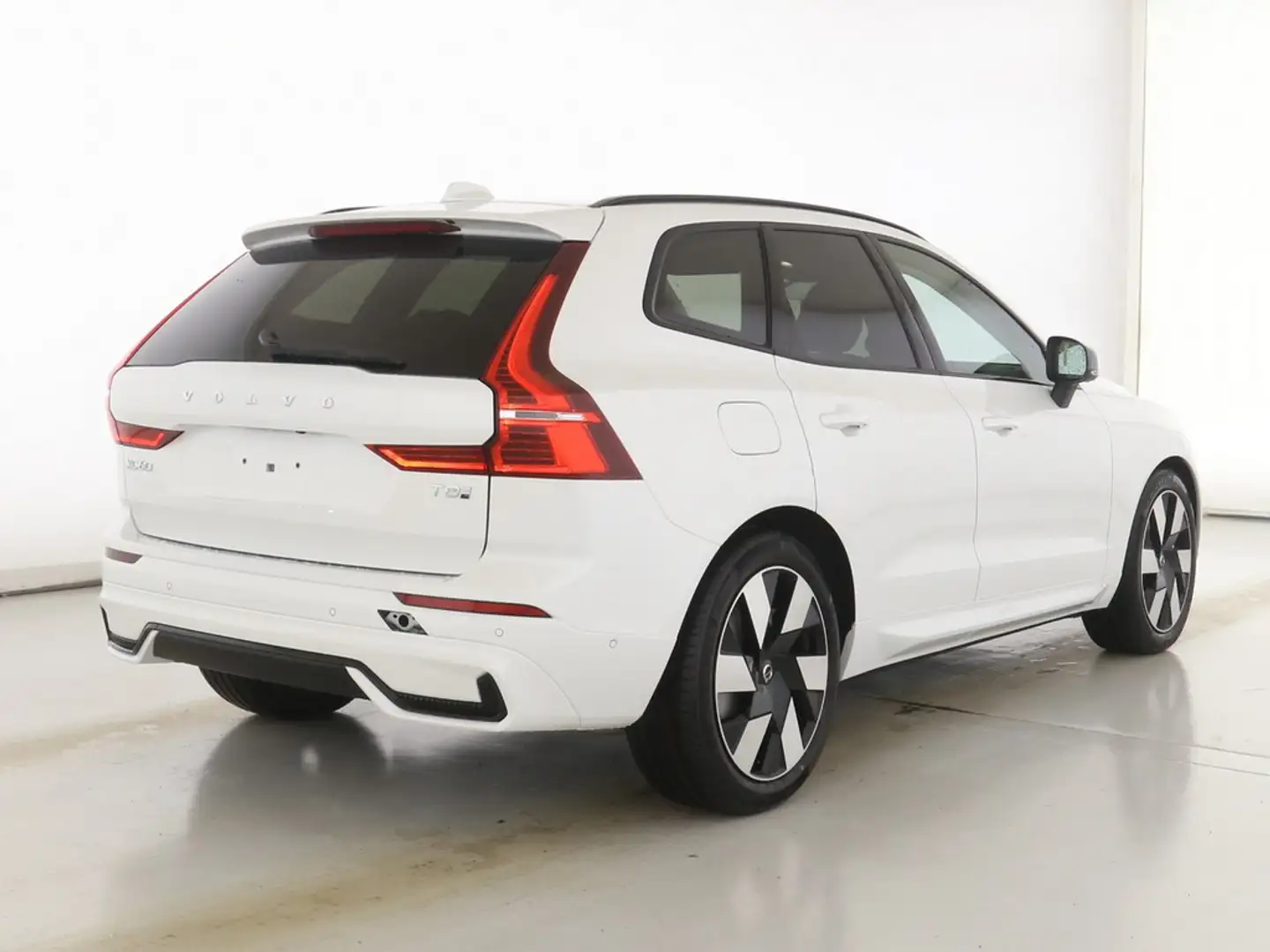 Volvo XC60 T8 AWD Plus Dark ACC STANDHZ 360° PANO Weiß - 2