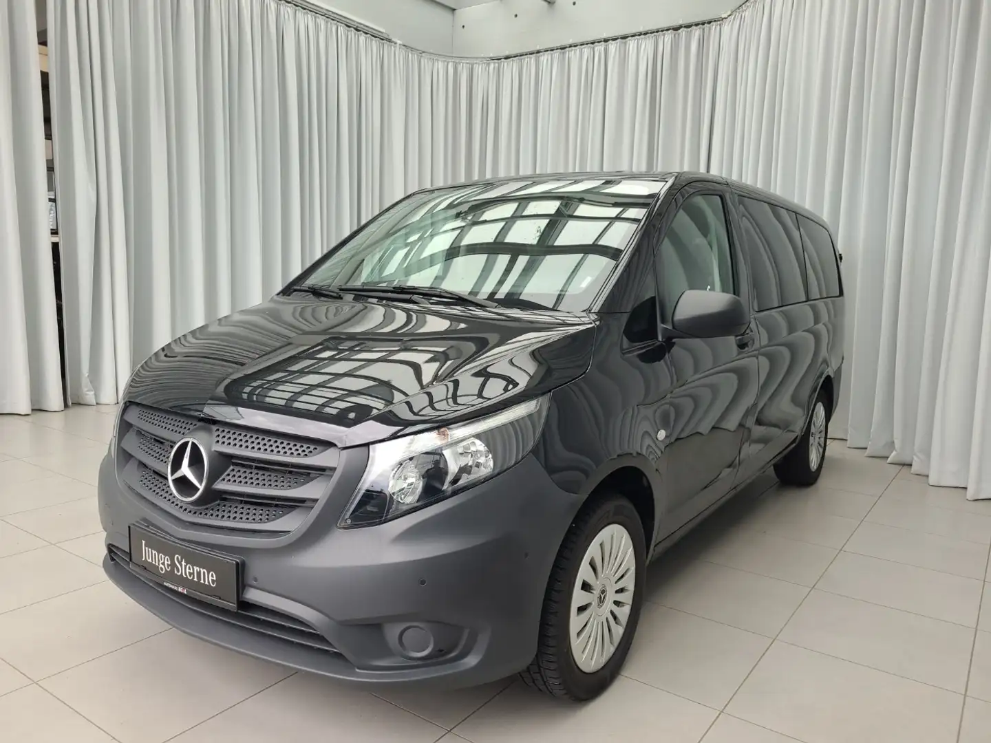 Mercedes-Benz Vito 116 CDI Tourer PRO Lang PDC KAM Schwarz - 2