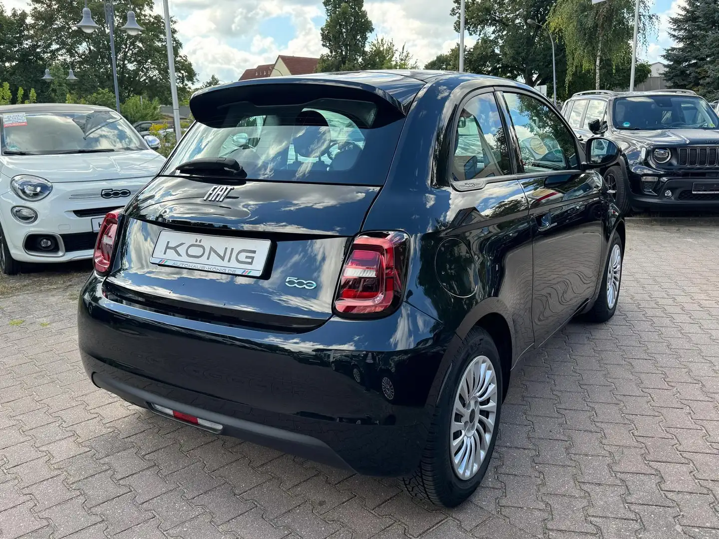 Fiat 500e MY23 118PS 42kWh KLIMA*CARPLAY*TEMPOMAT*DAB Schwarz - 2