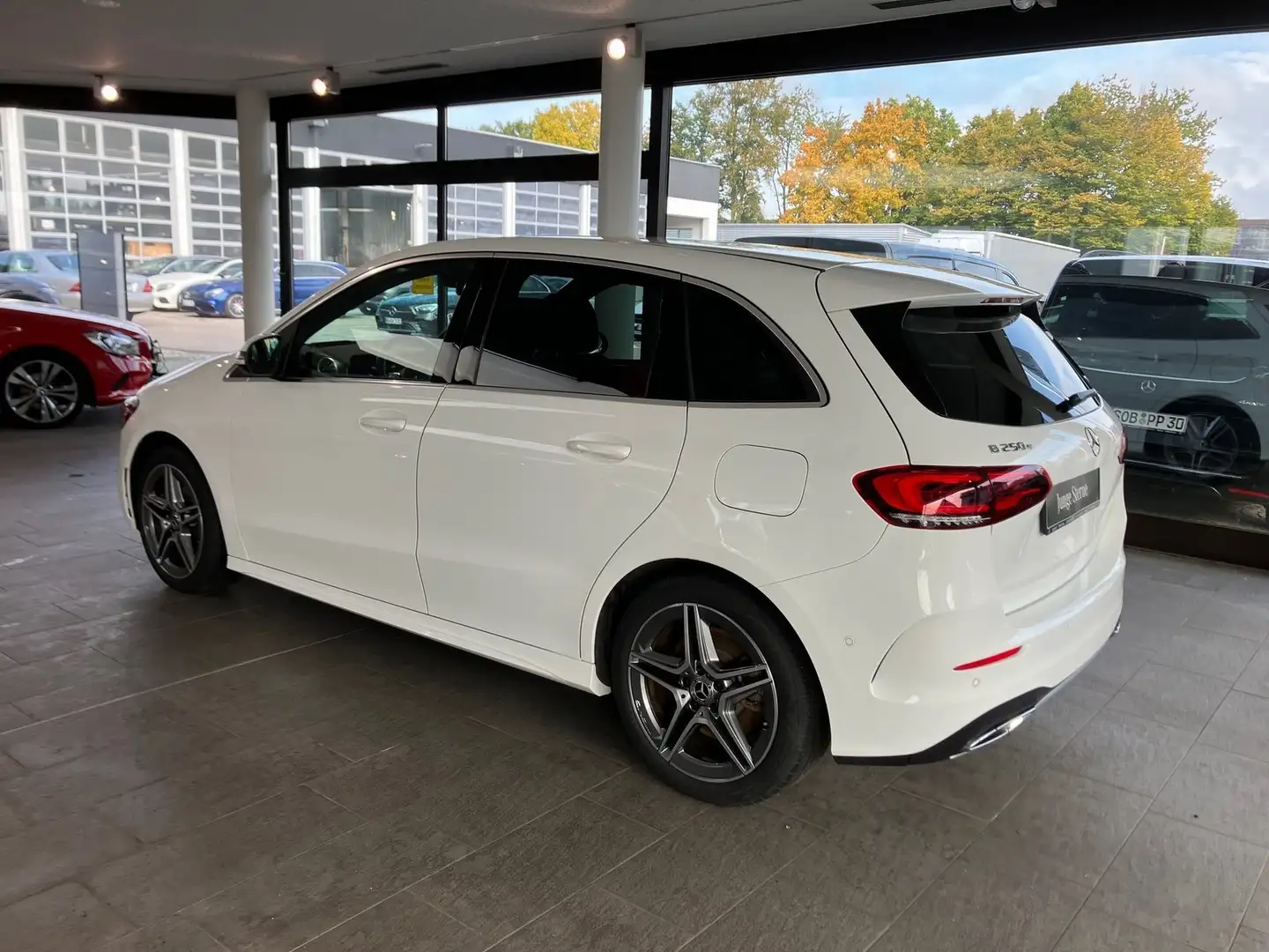 Mercedes-Benz B 250 e AMG Lederpaket MBUX/AHK/Ambi/SHZ/PTC/360 Weiß - 2