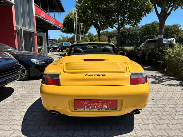 Porsche 911 view 6