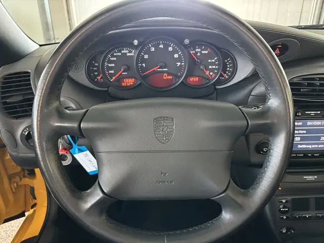 Porsche 911 view 15