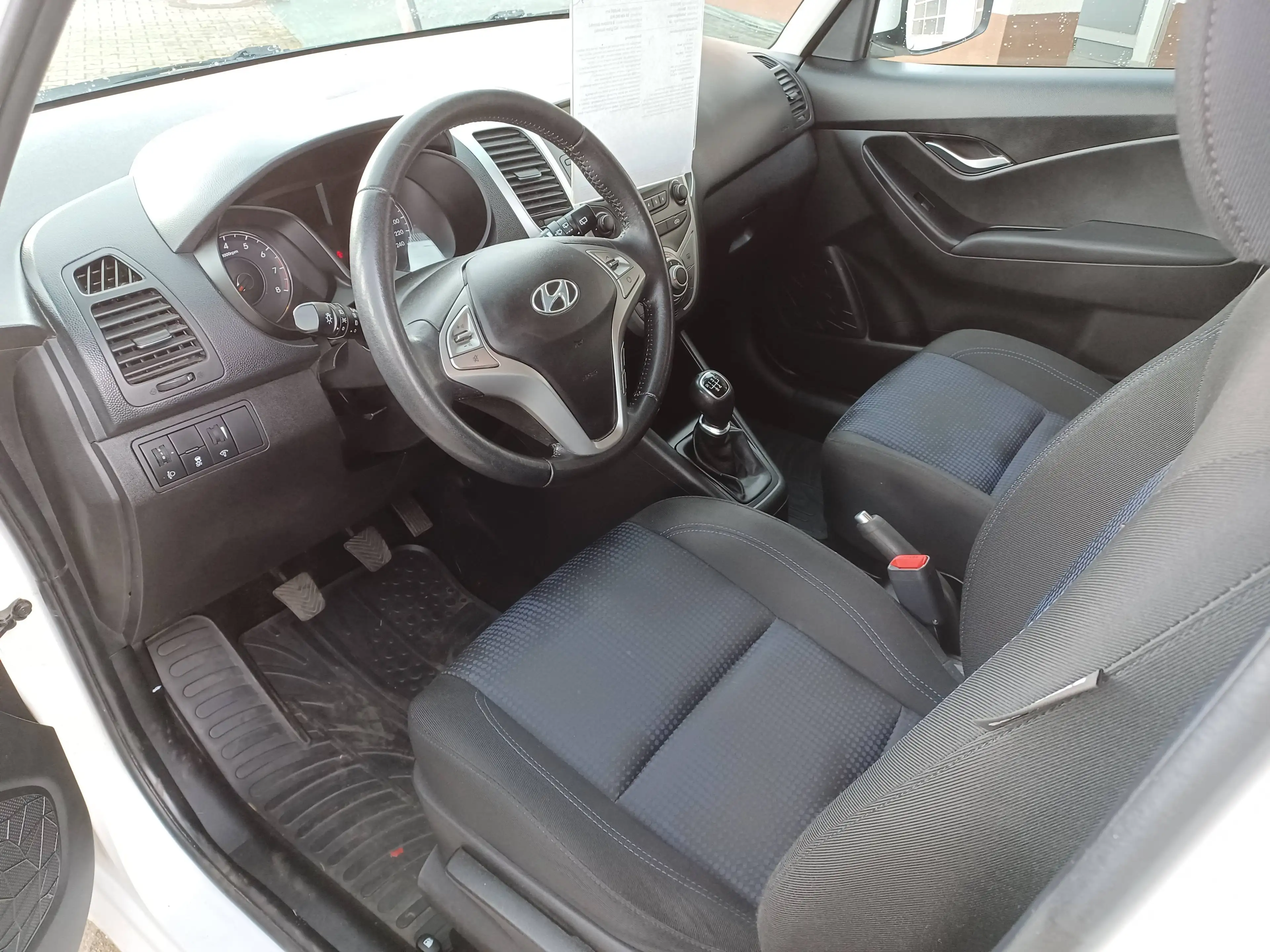 Hyundai iX20 1.Hd.~unfallfrei~HU neu~Klima~ele. FH+Spiegel~ — photo 9
