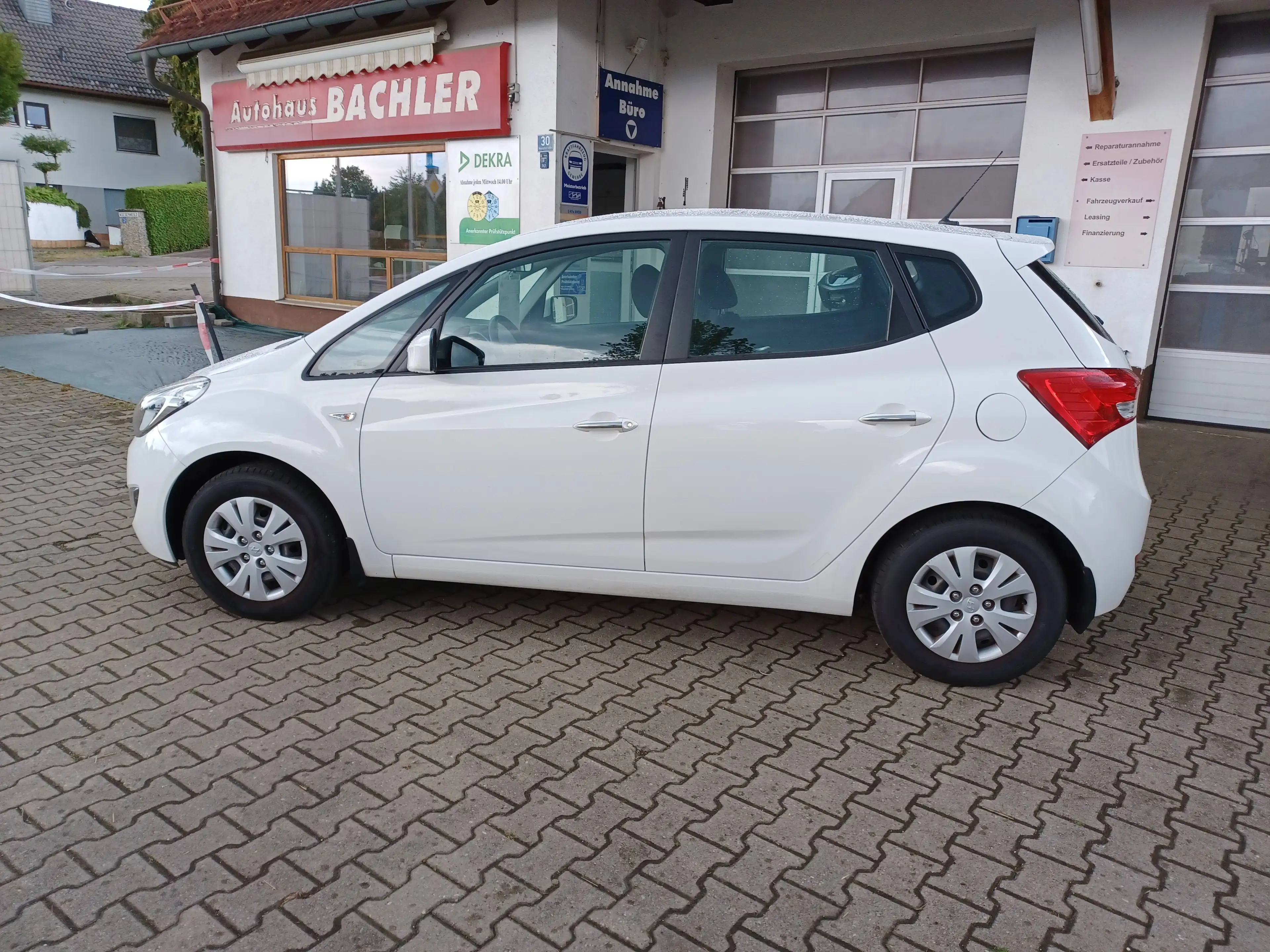 Hyundai iX20 1.Hd.~unfallfrei~HU neu~Klima~ele. FH+Spiegel~ — photo 8