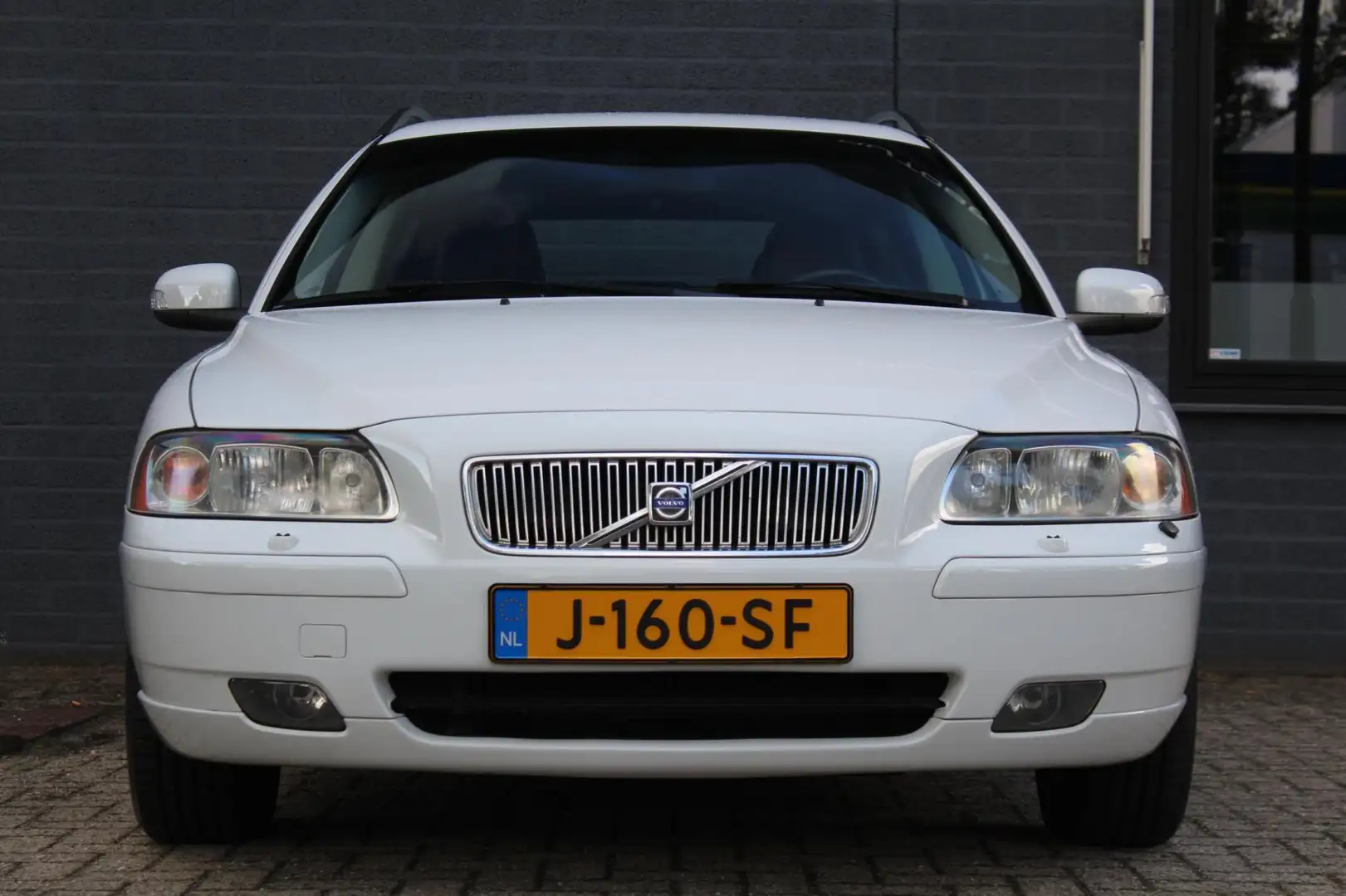 Volvo V70 2.4 CNG Edition Automaat, Youngtimer, (LPG) NAP Wit - 2