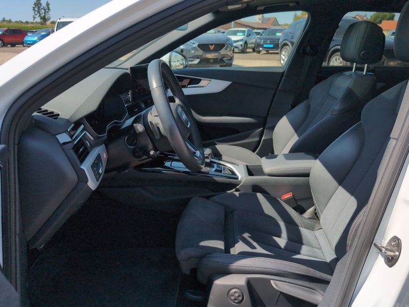 Audi A4 40 TFSI q. S-Tronic S-Line, Panoramadac — photo 9