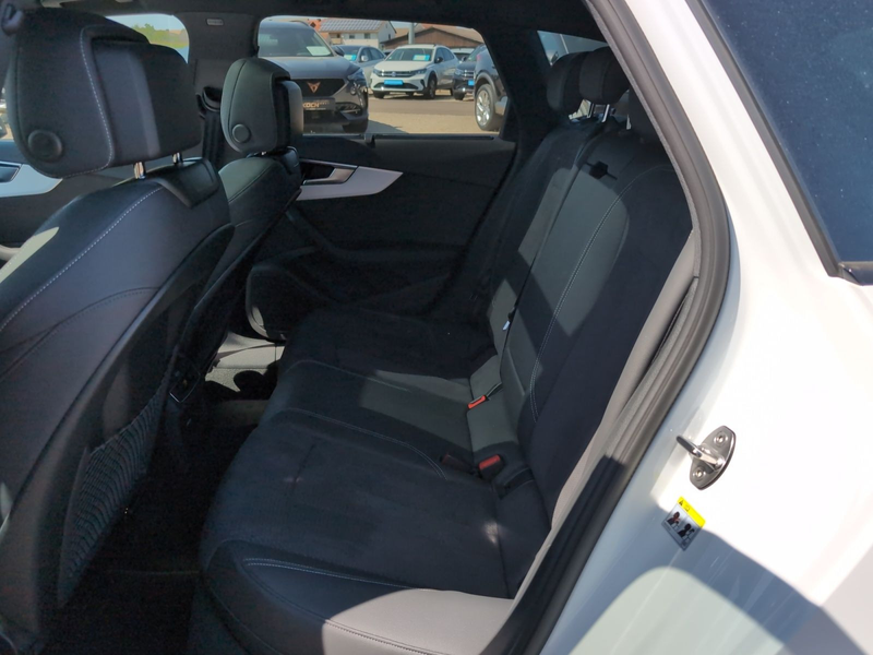 Audi A4 40 TFSI q. S-Tronic S-Line, Panoramadac — photo 13